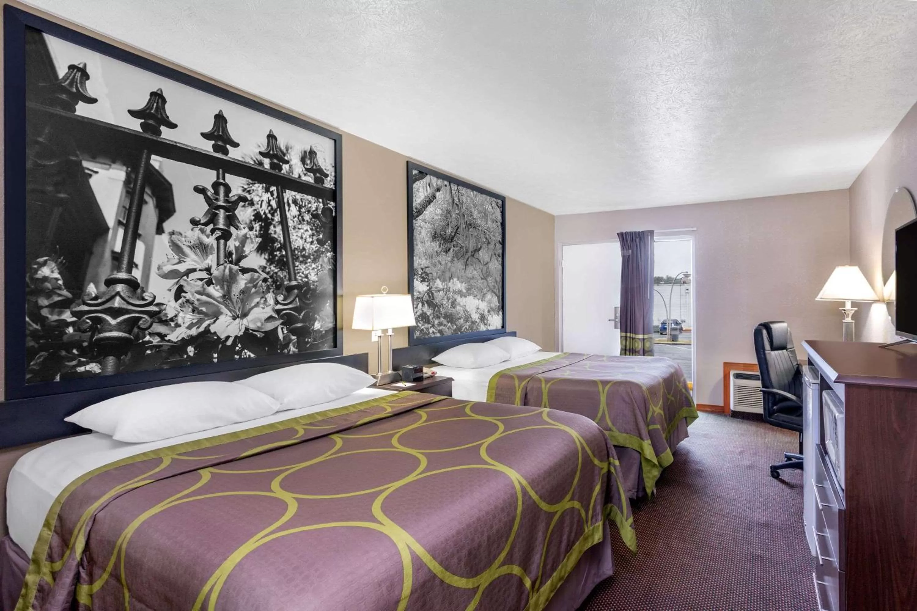 Photo of the whole room, Bed in Super 8 by Wyndham Locust Grove