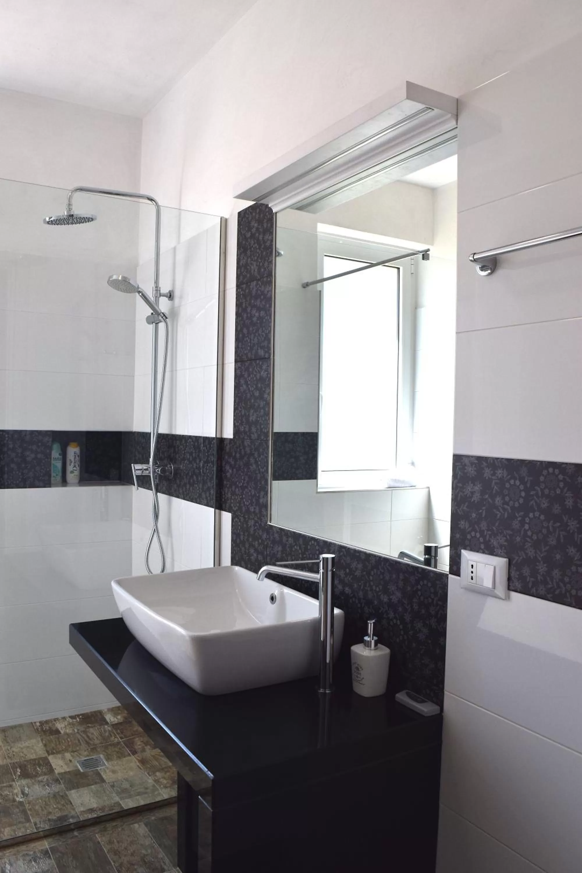 Shower in La Suite Negli Orti