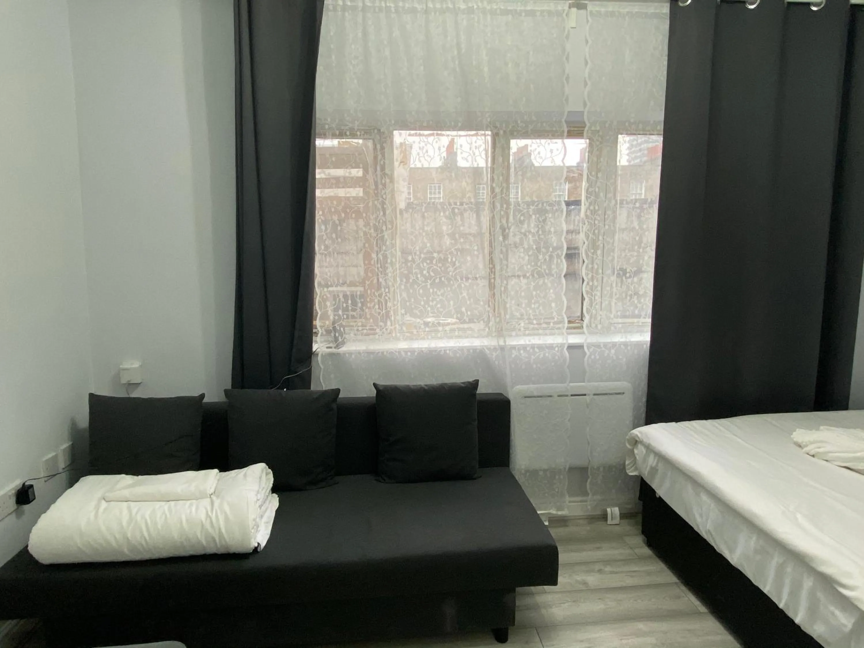 Other, Bed in Comfortable - Cosy - Budget Studios in City Center