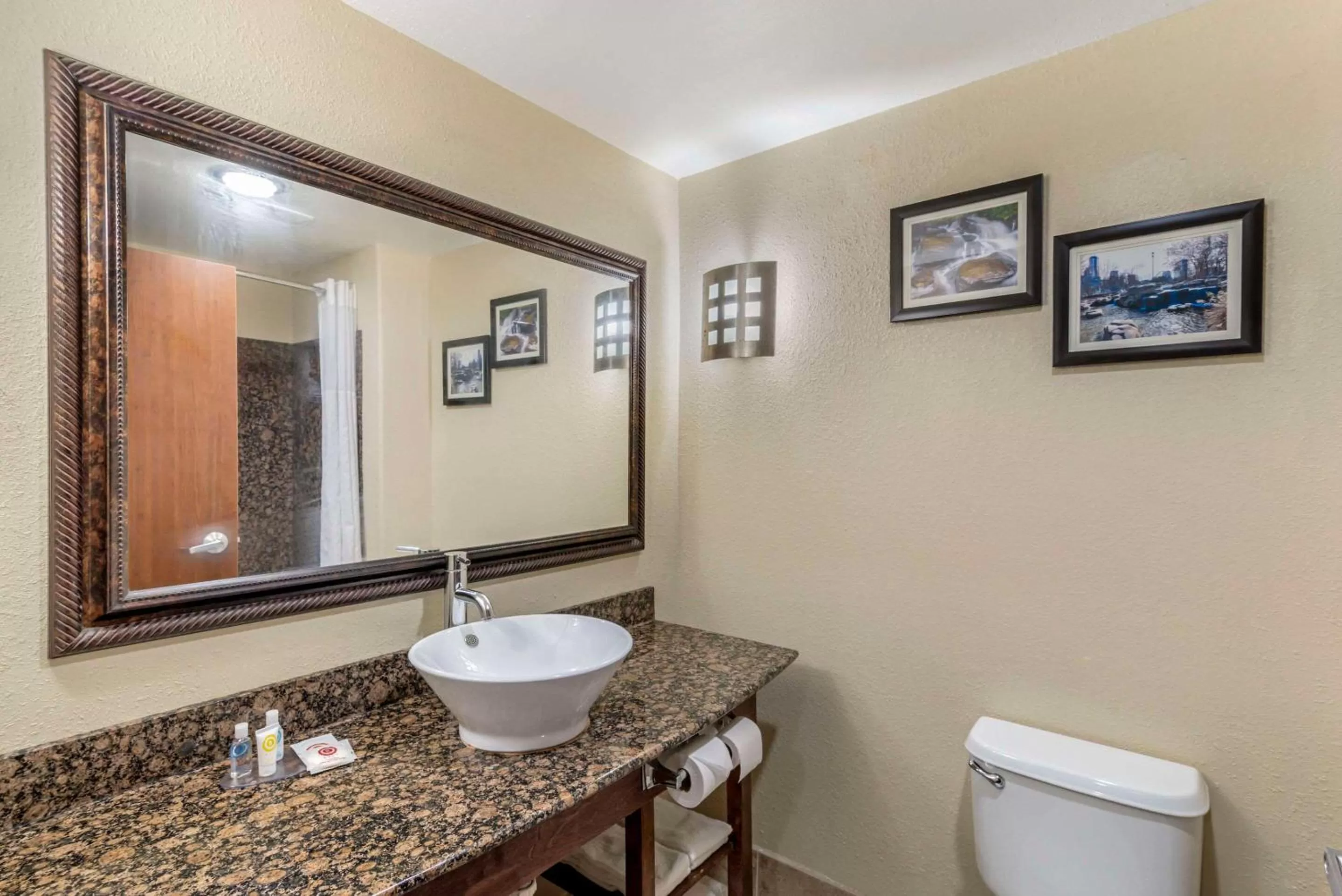 Bedroom in Comfort Suites At Kennesaw State University