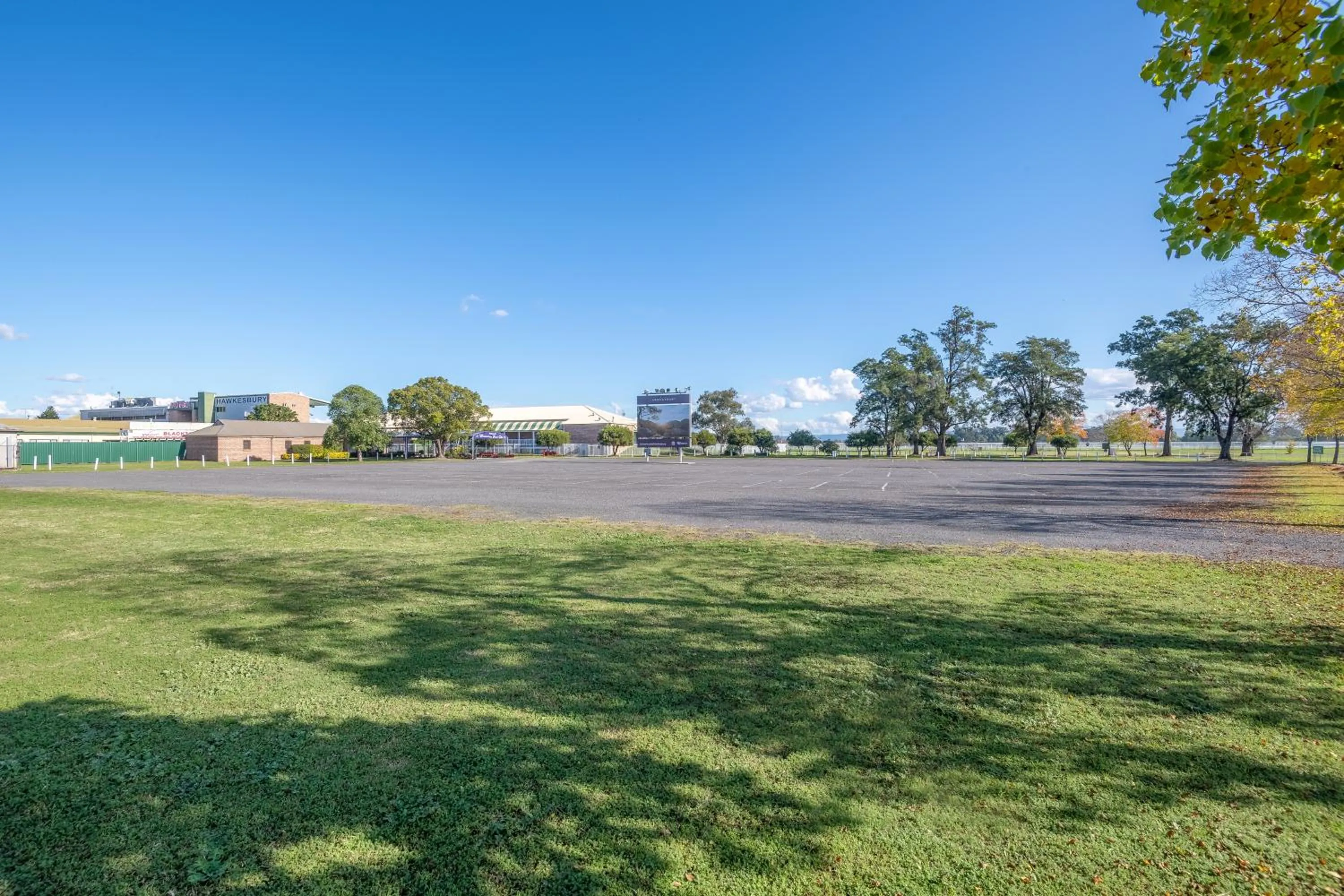 Property building in Hawkesbury Race Club Motel
