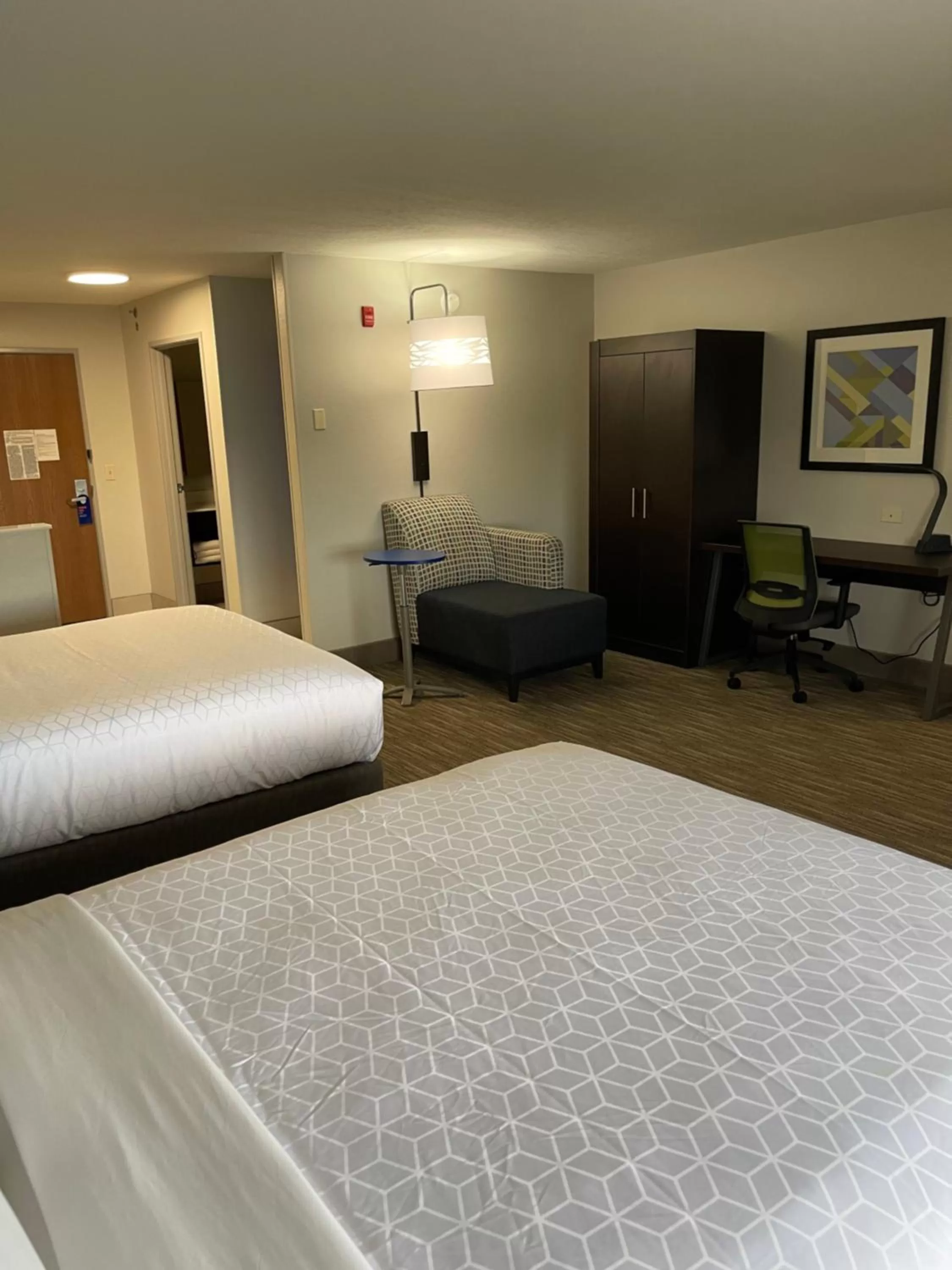 Bed in Holiday Inn Express Hotel & Suites Las Vegas NM by IHG