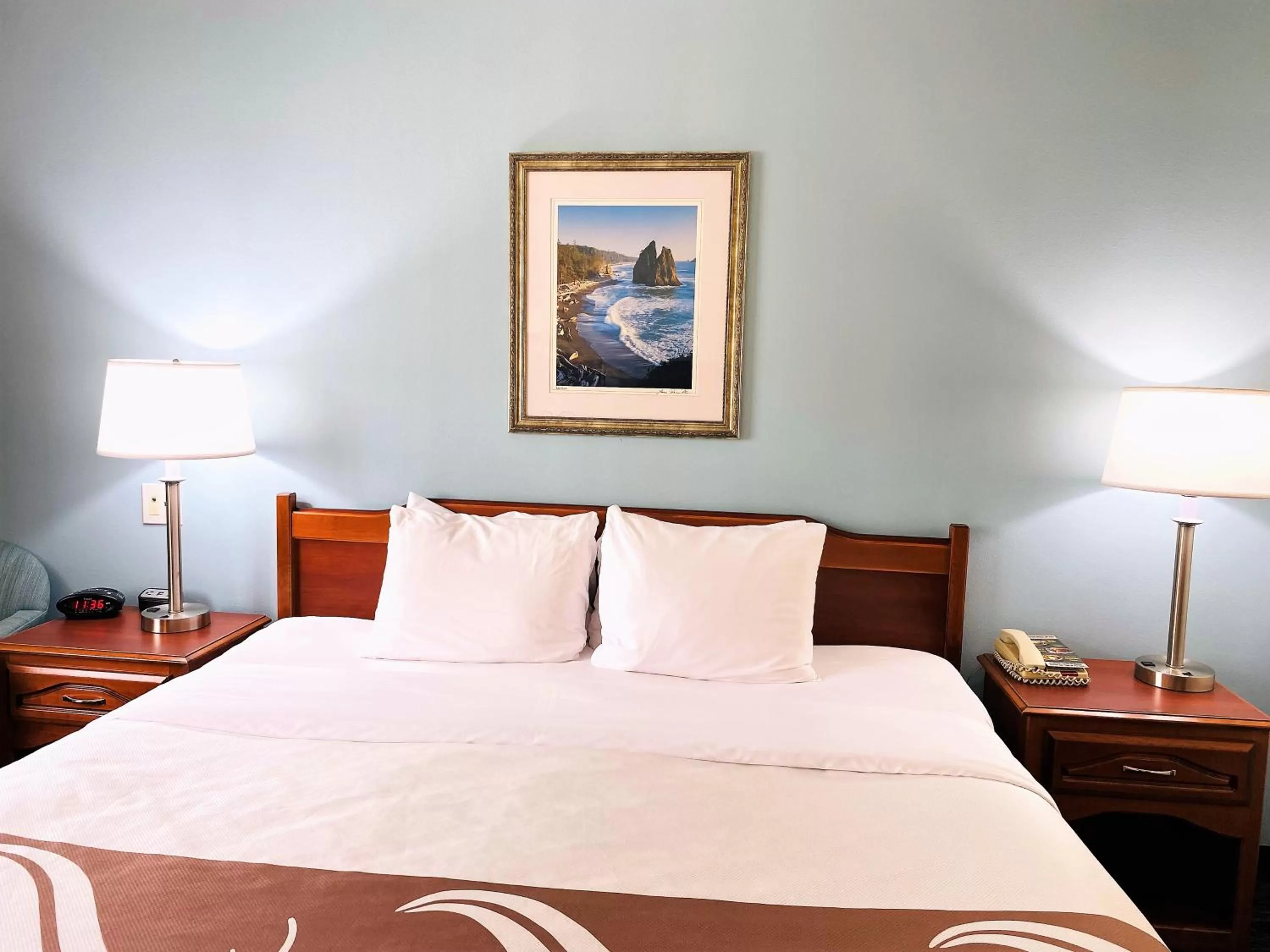 Bed in Quality Inn & Suites Sequim at Olympic National Park