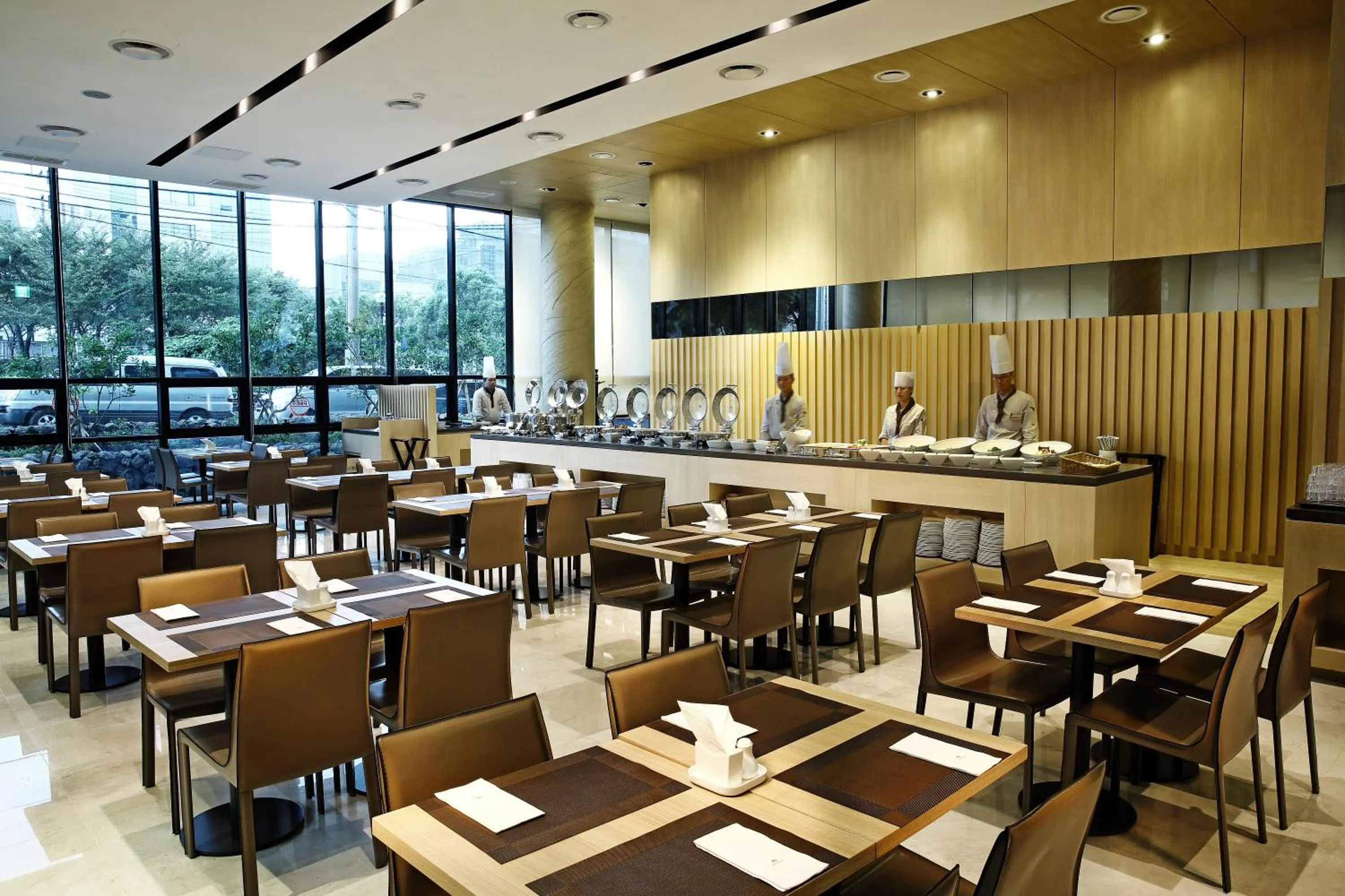 Restaurant/places to eat in Hotel The One