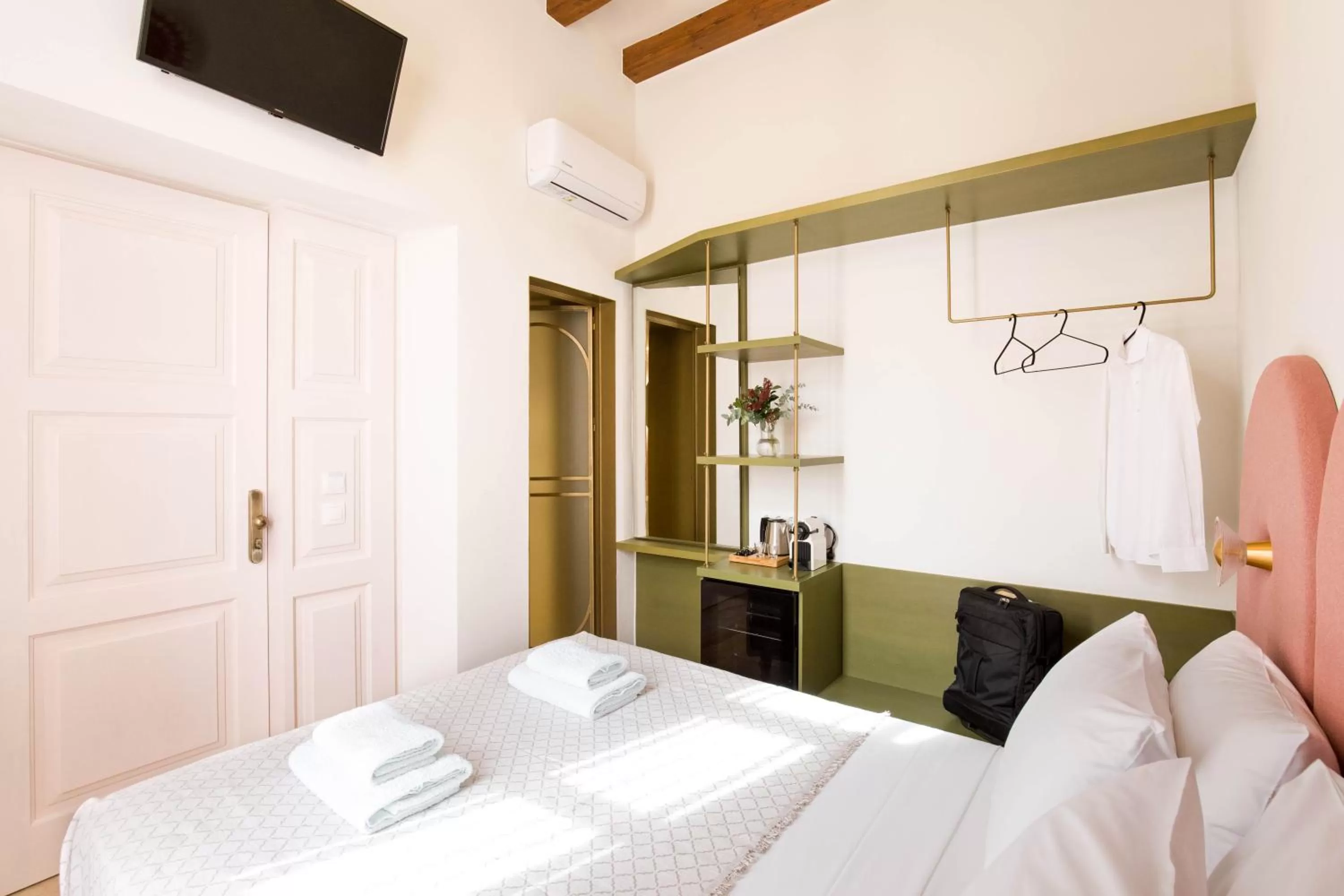 Bed in Neratze Hammam Suites