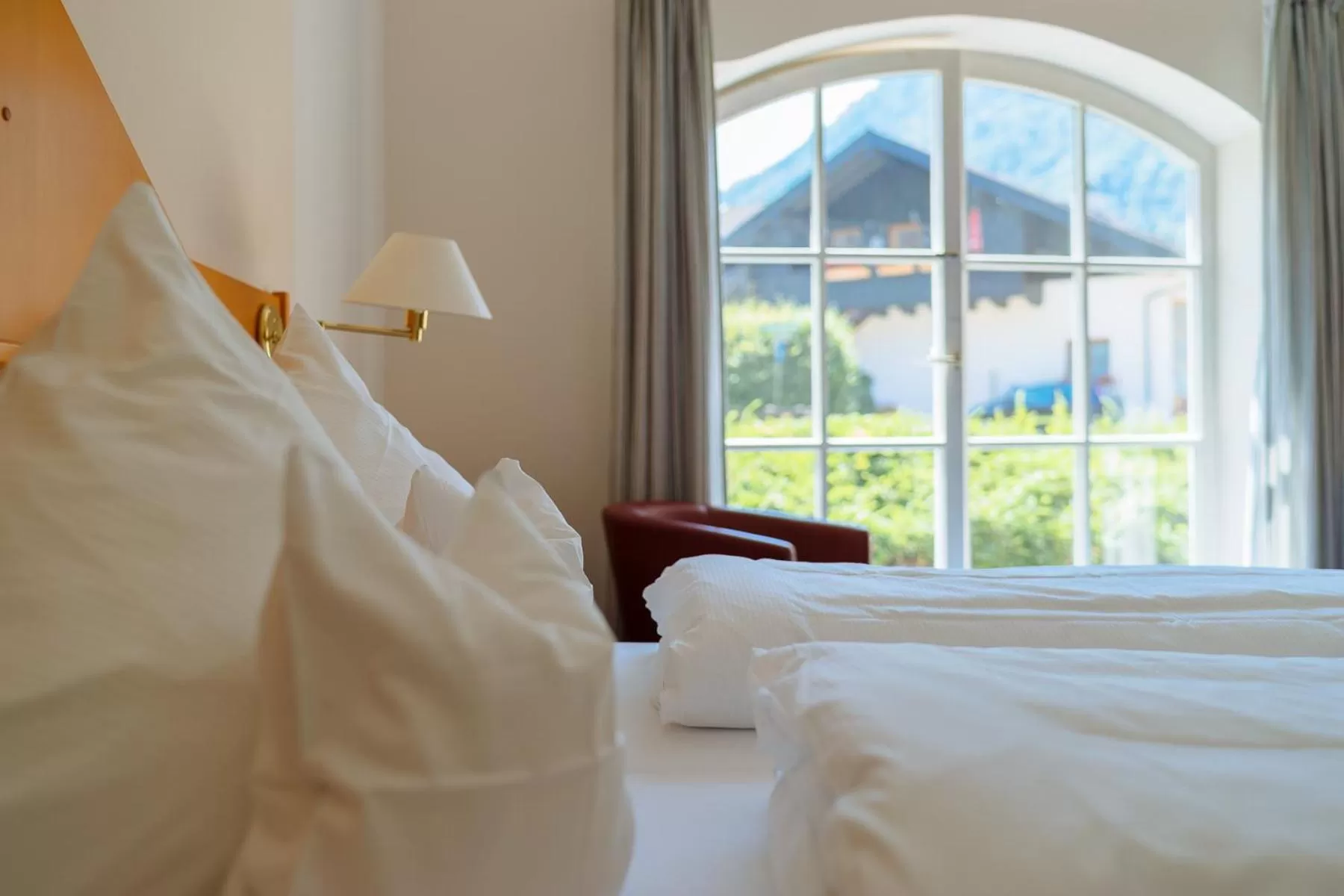 Balcony/Terrace, Bed in Hotel Hohenaschau