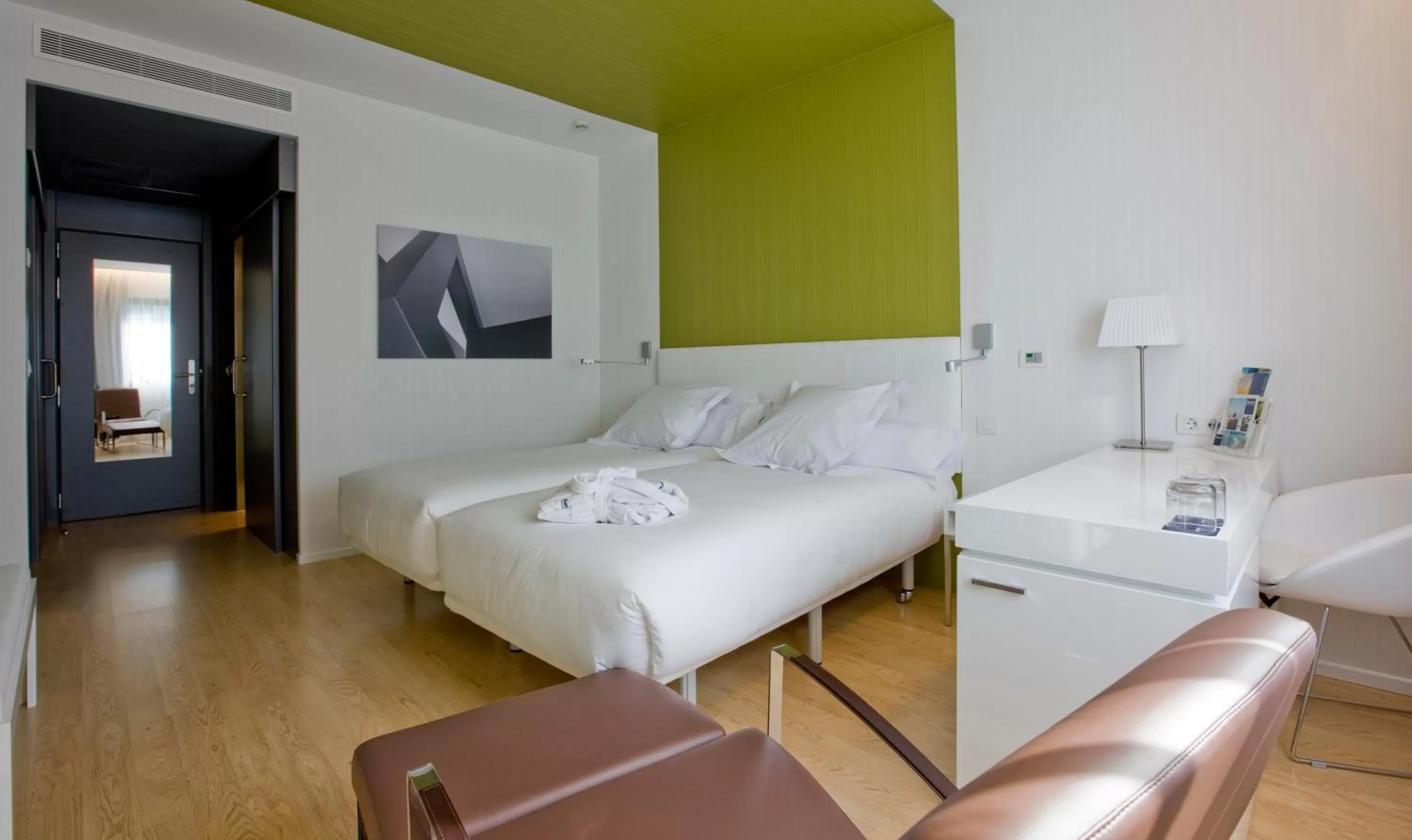 Photo of the whole room, Bed in Hotel Zentral Castellana Norte