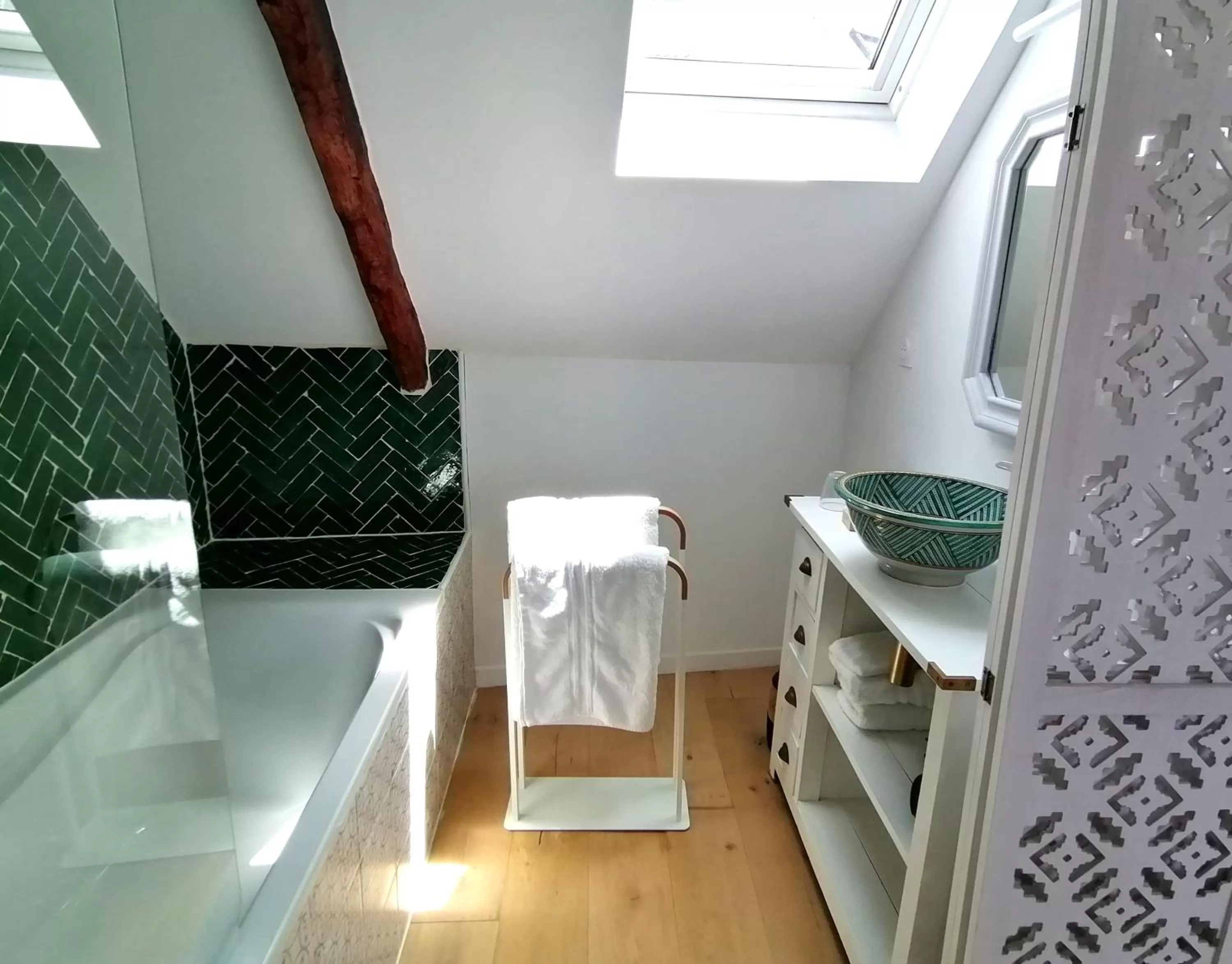 Bathroom in La bulle d'Etel, chambres & spa