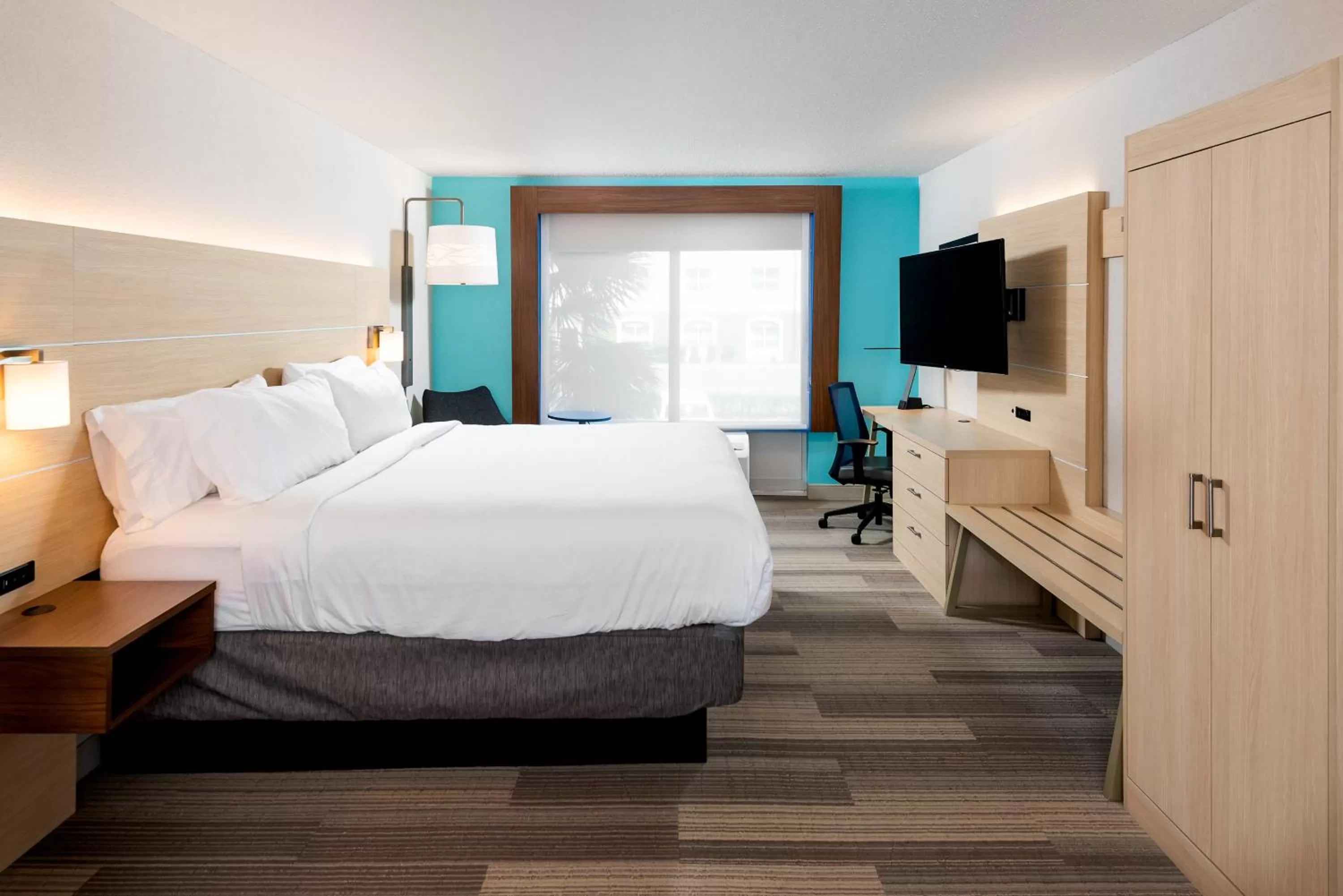 Photo of the whole room, Bed in Holiday Inn Express Daphne-Spanish Fort by IHG