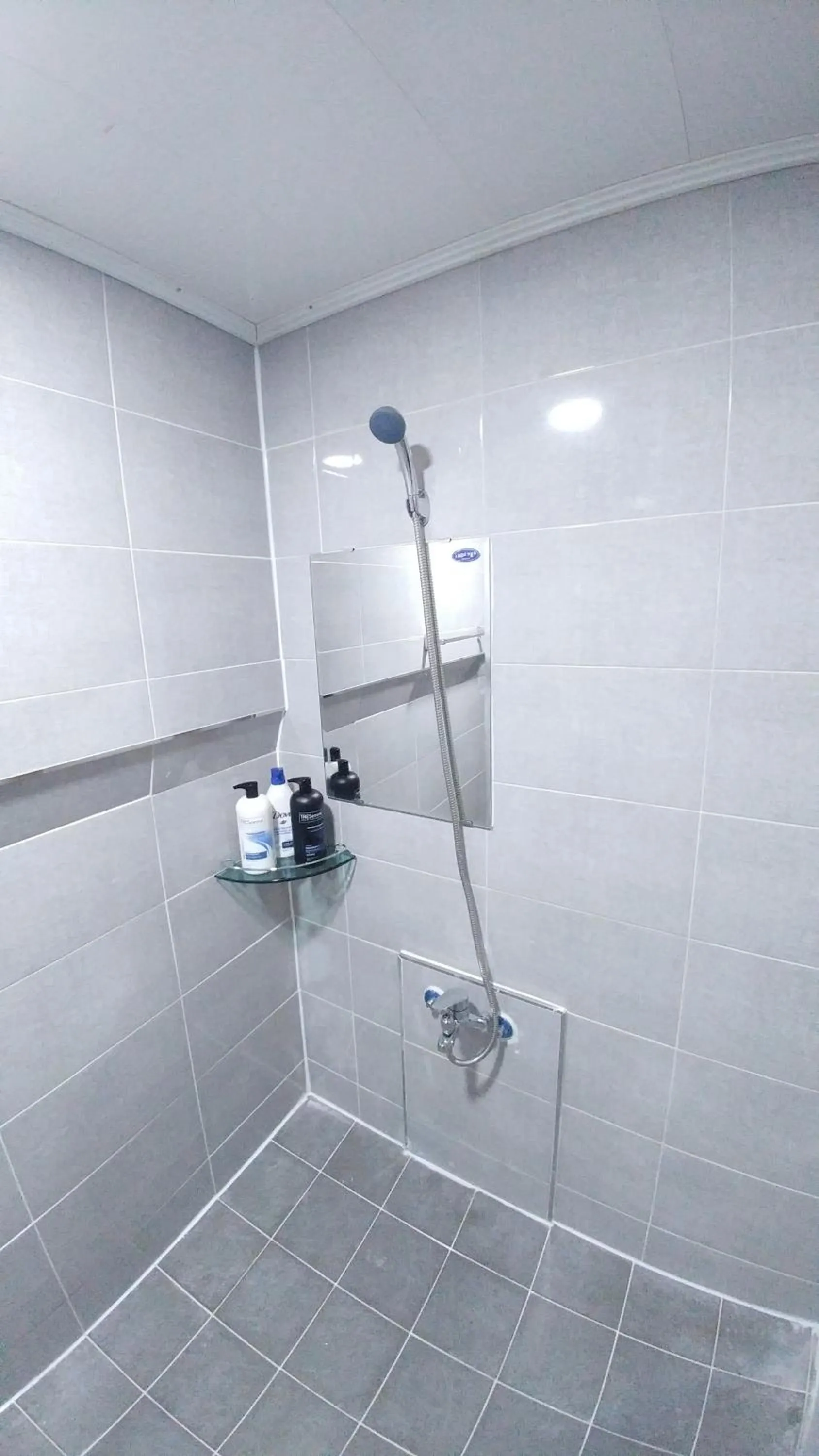 Shower in Hause Itaewon