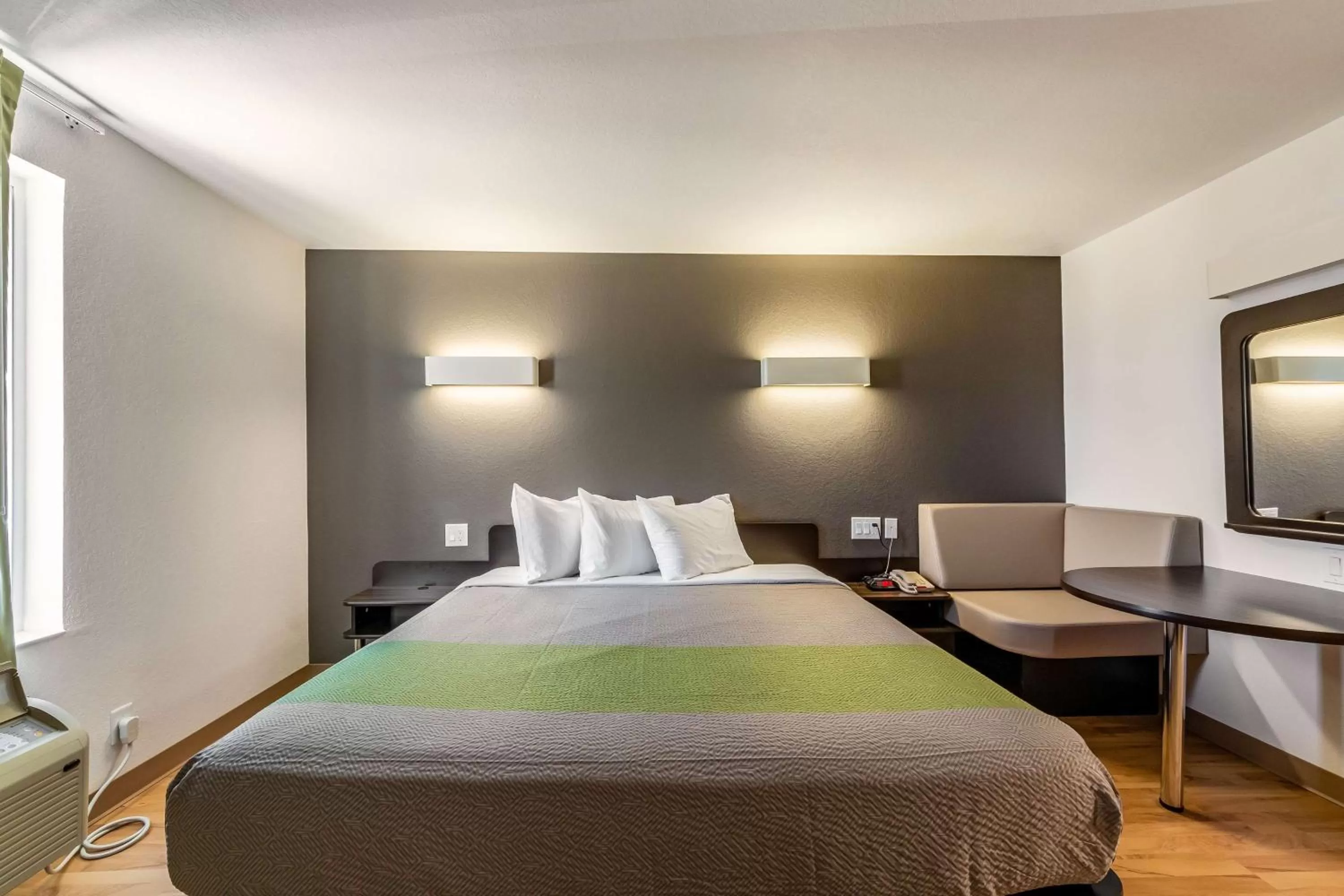 TV and multimedia, Bed in Studio 6-San Marcos, TX