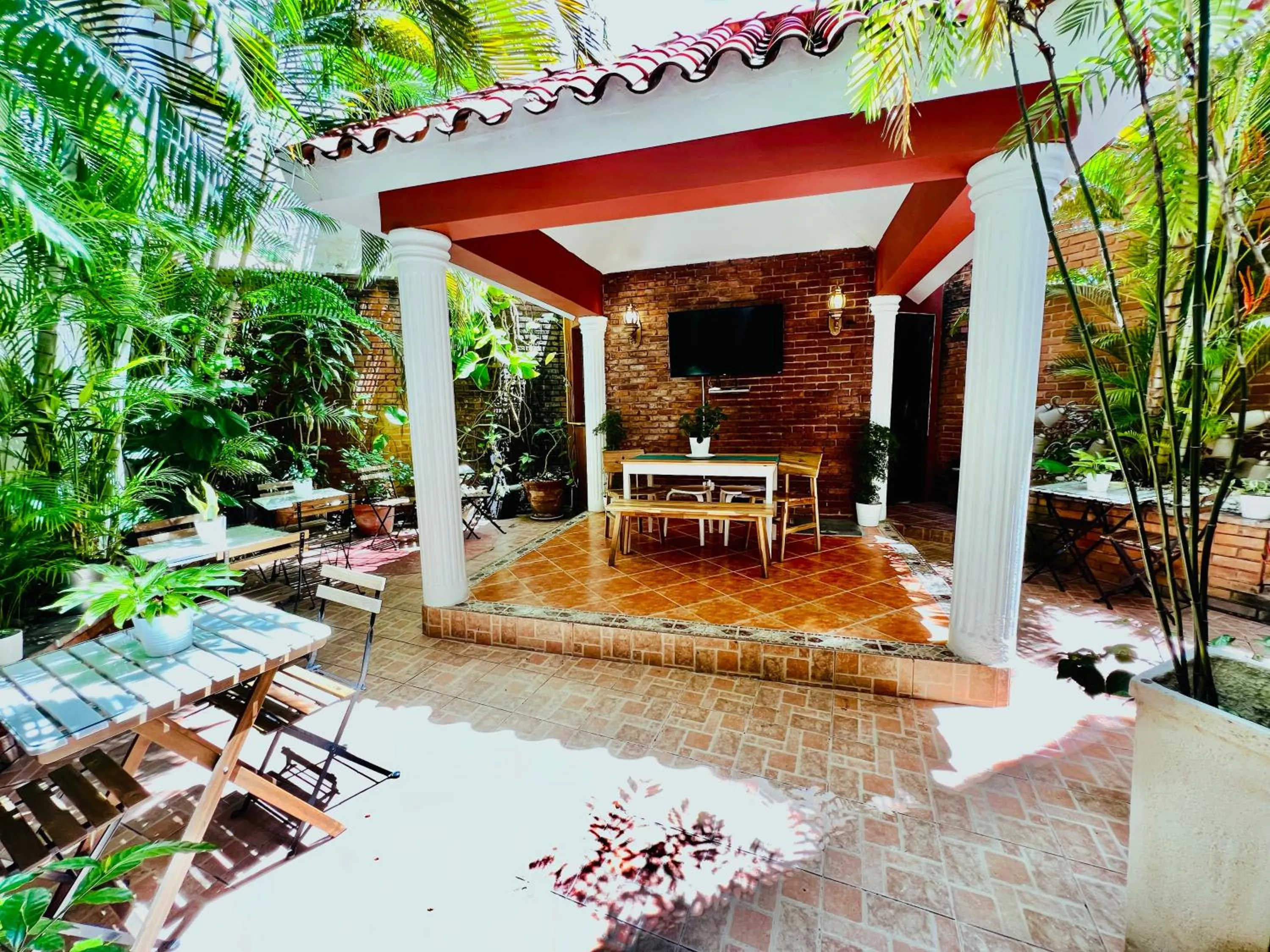 Facade/entrance in Suite Colonial by Cristi