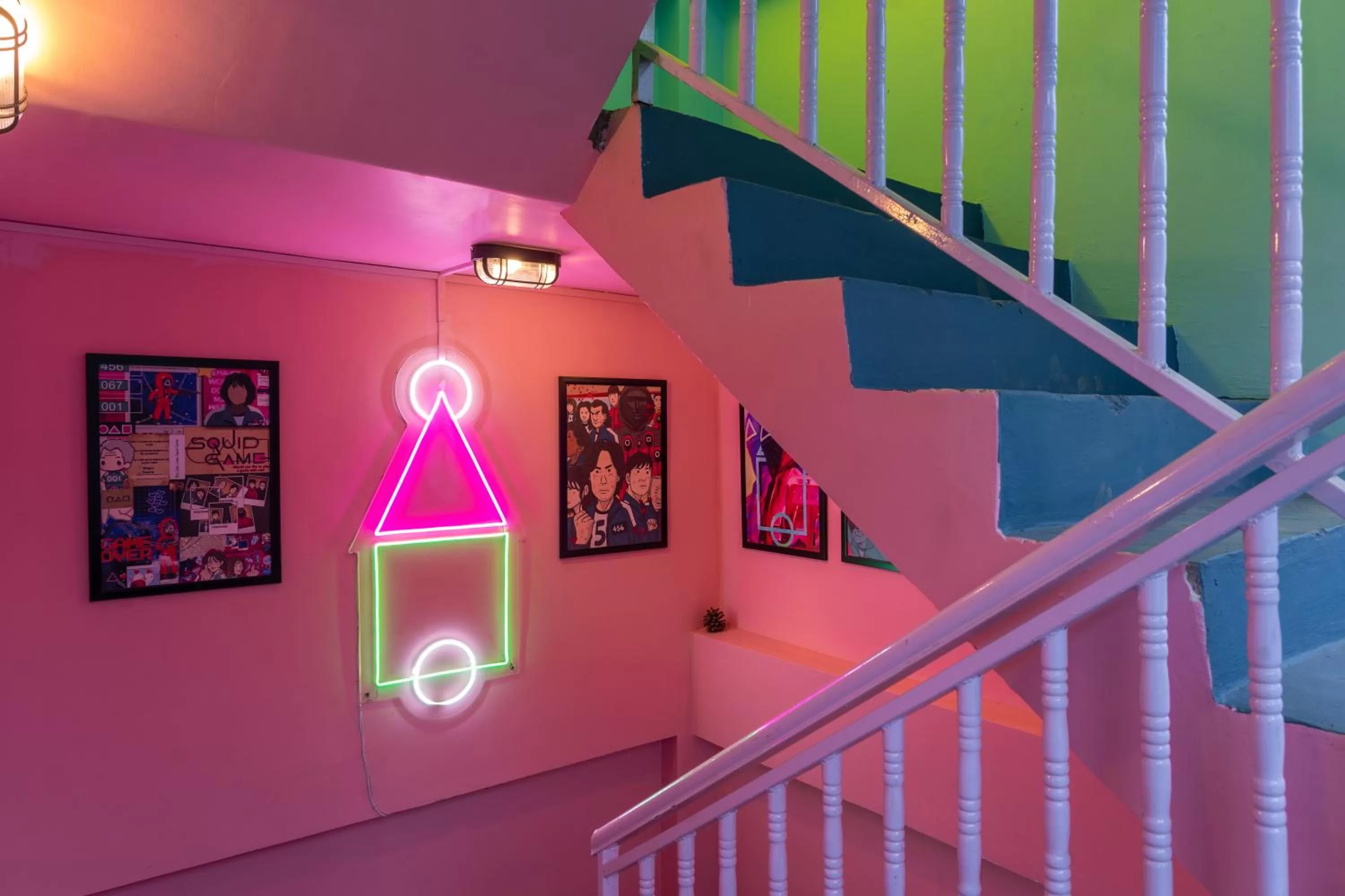 Decorative detail in Whoopers Hostel Manali