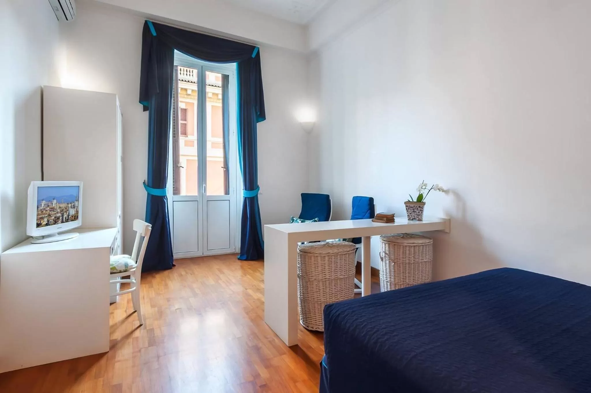 Photo of the whole room, Bed in Residenza Romana