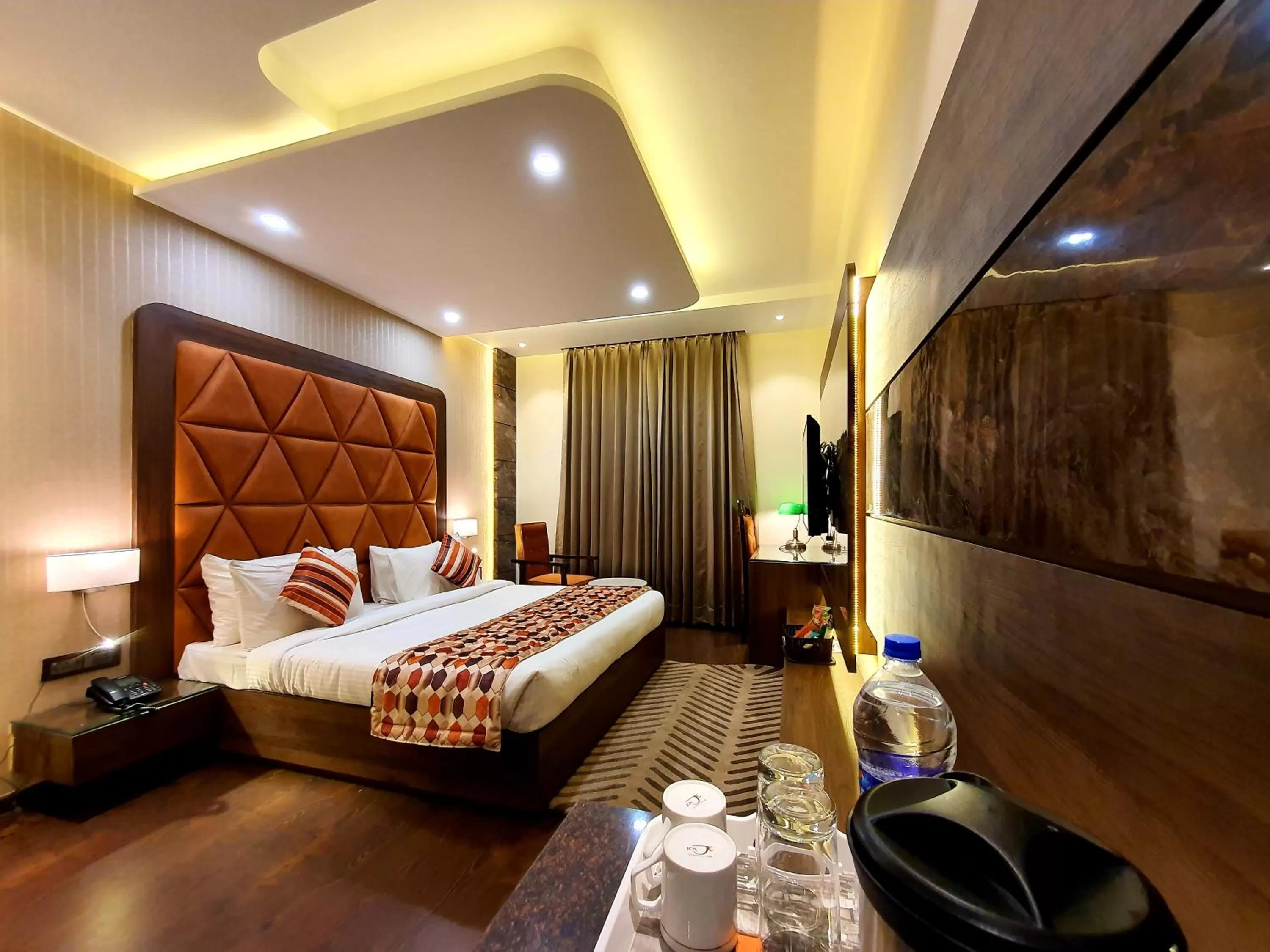 Bed in Hotel Makhan Residency