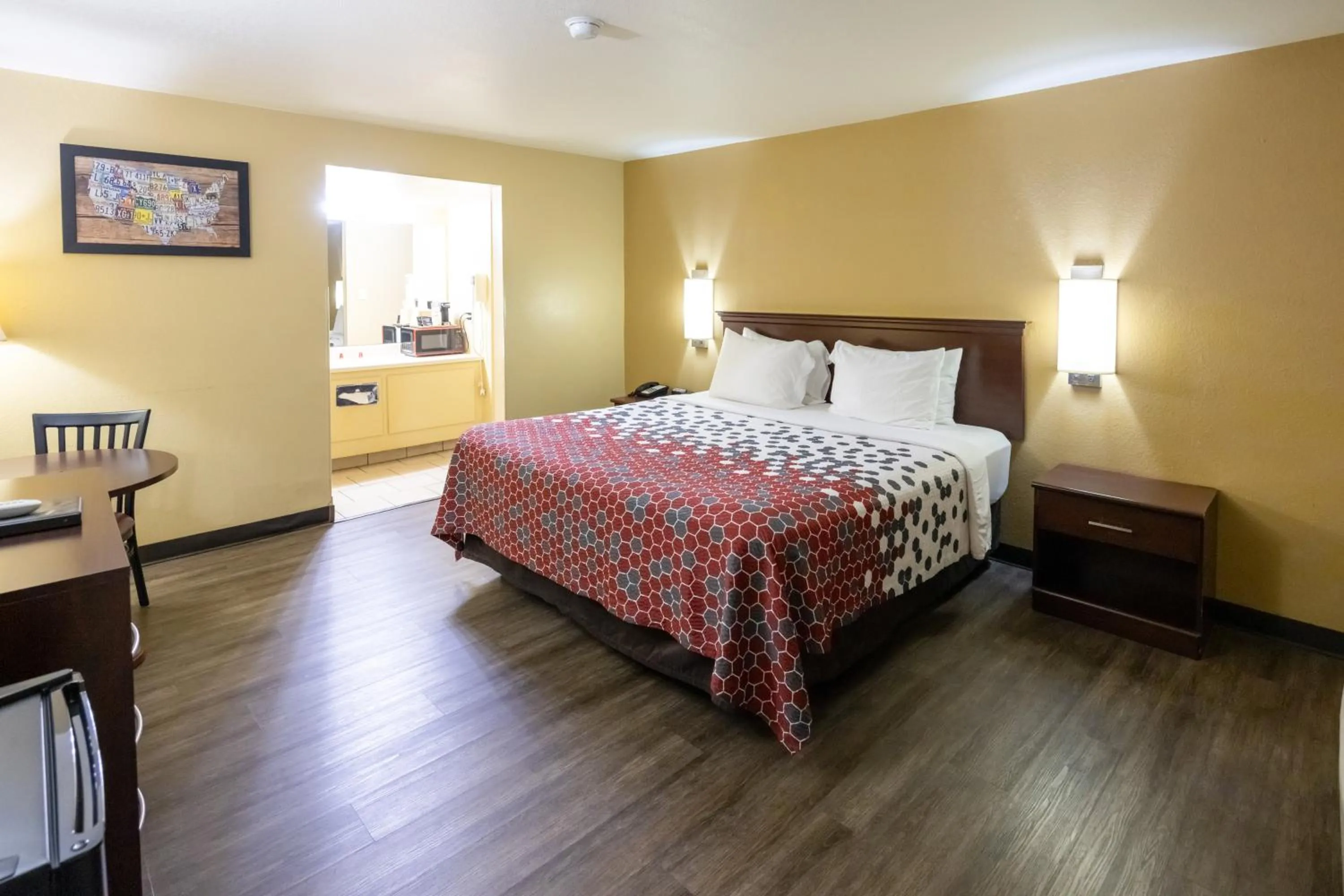 Bed in Econo Lodge McAlester