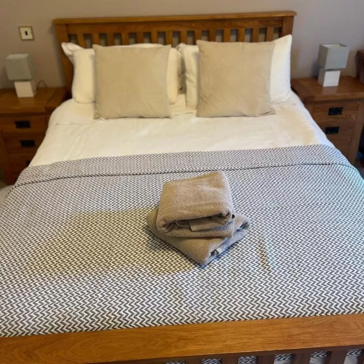 Bed in The Cottage Inn