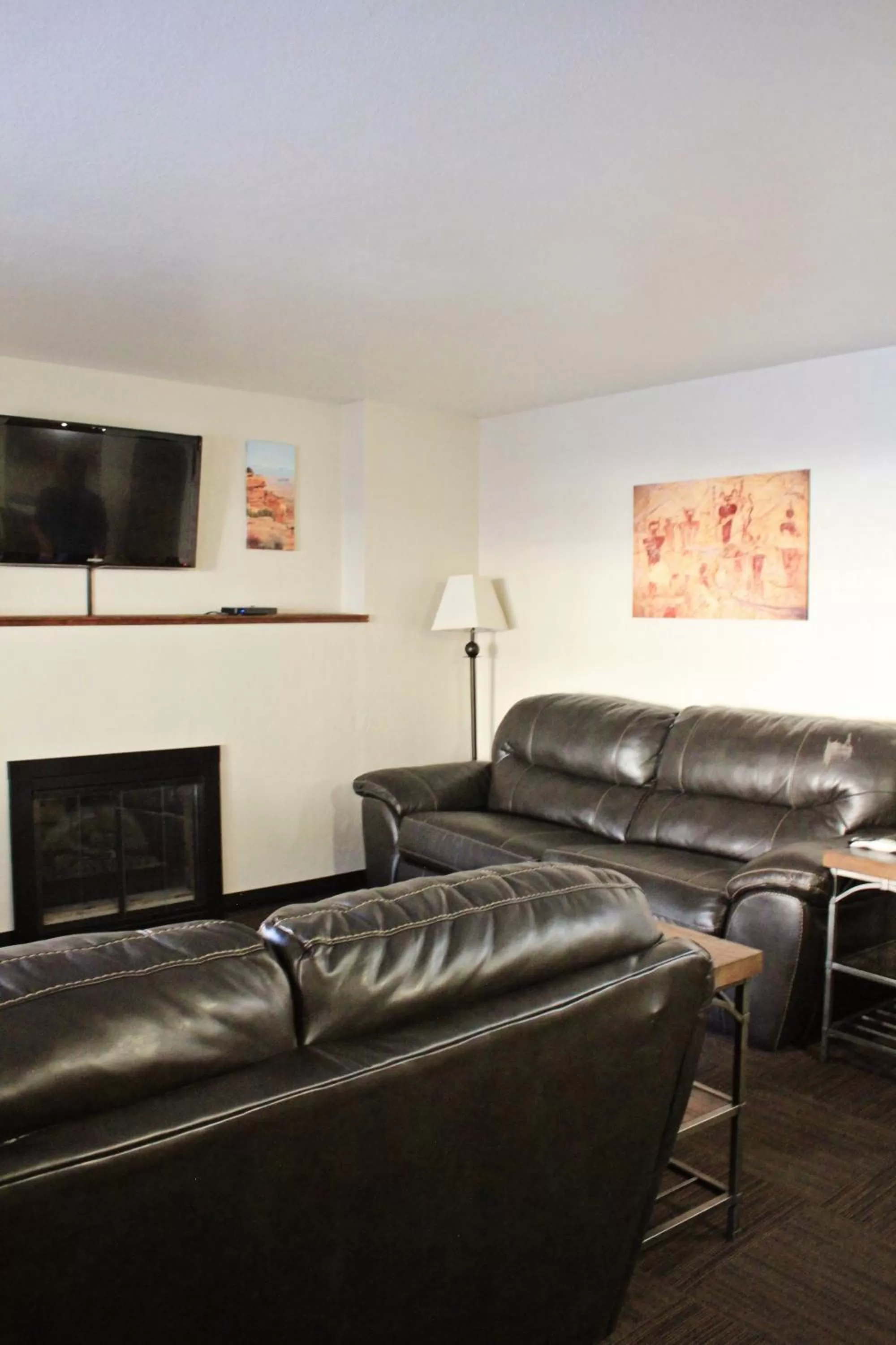 Living room in Bowen Motel