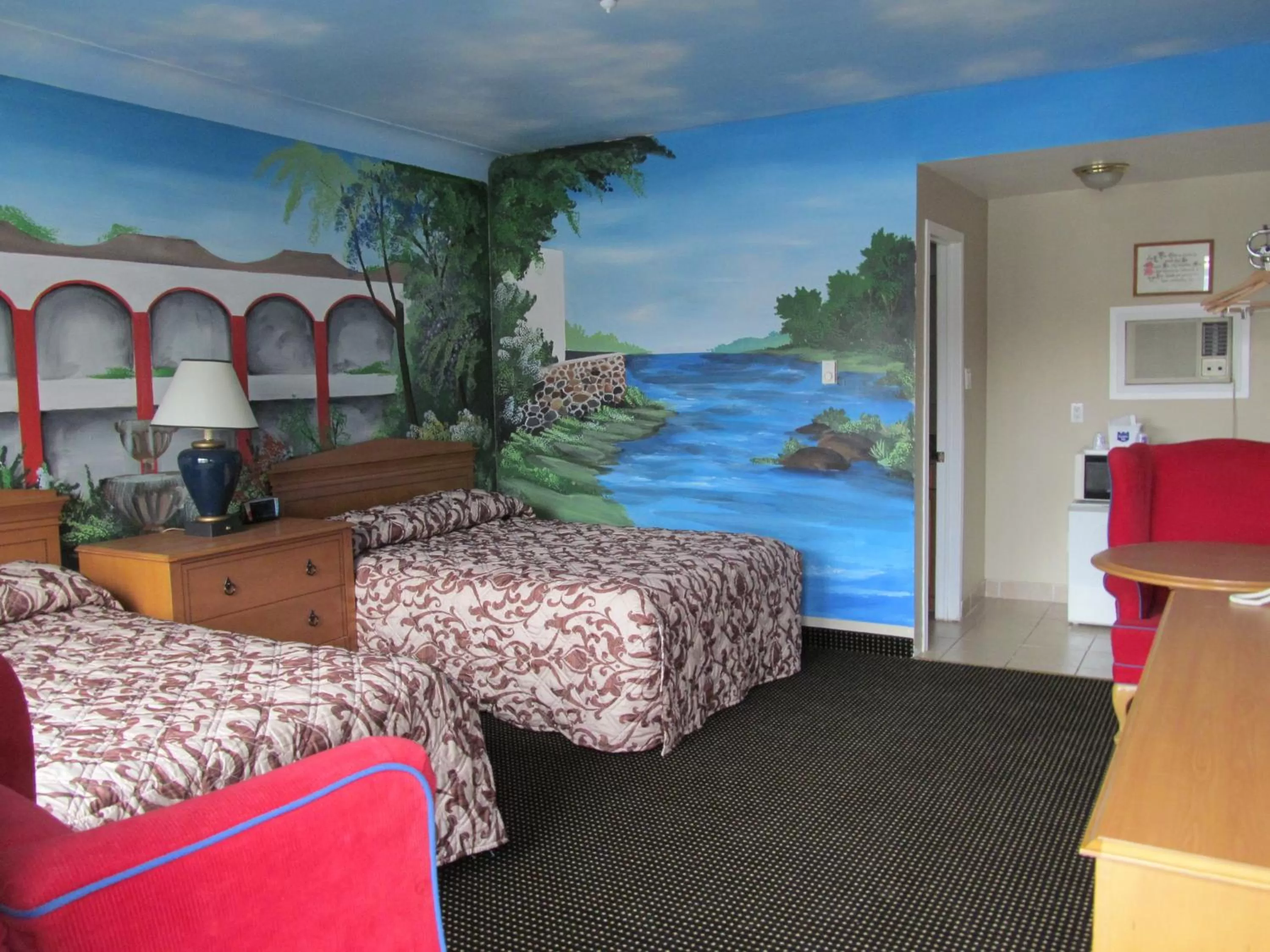 Photo of the whole room, Bed in Knights Inn London Ontario