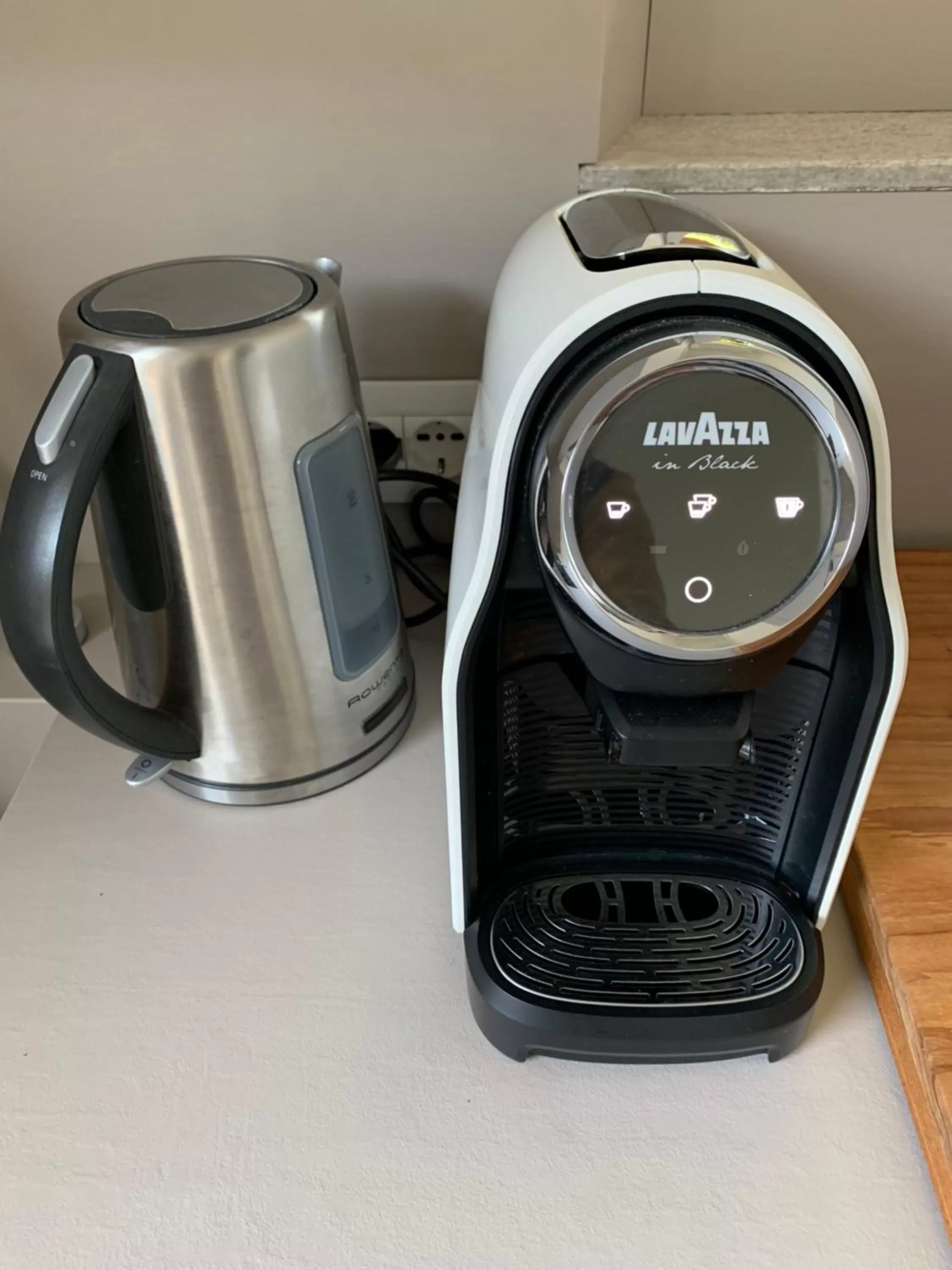 Coffee/tea facilities in CASABELLA-LAGO MAGGIORE