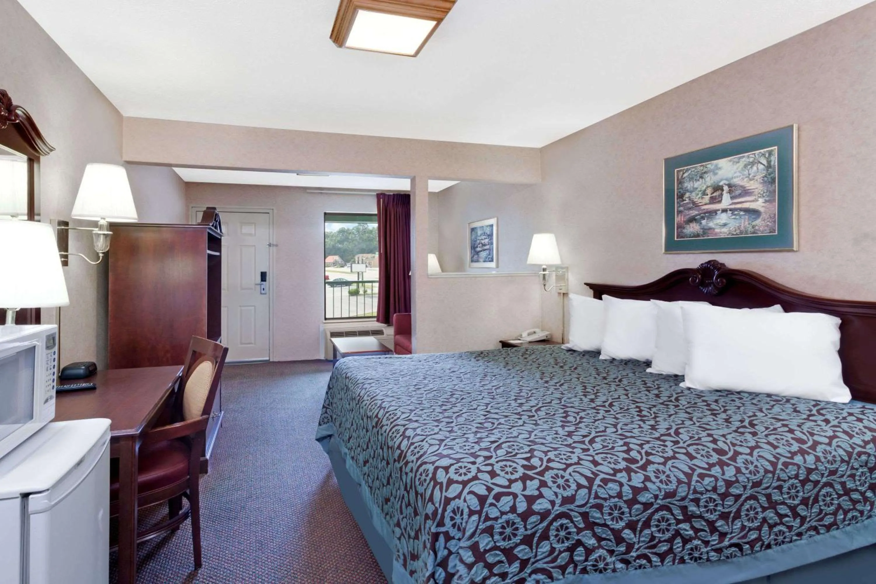 Deluxe King Suite in Days Inn by Wyndham Morristown