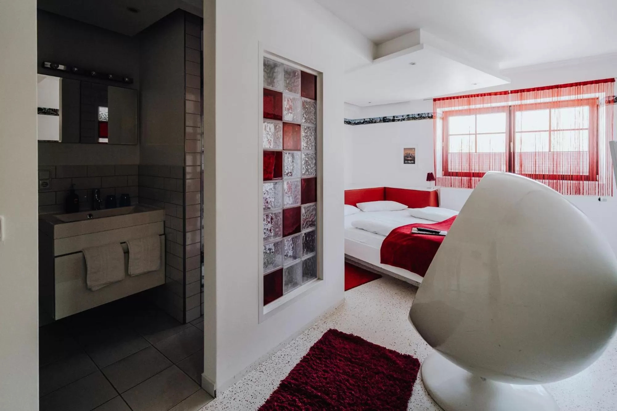 Bathroom, Bed in Road Stop Dortmund