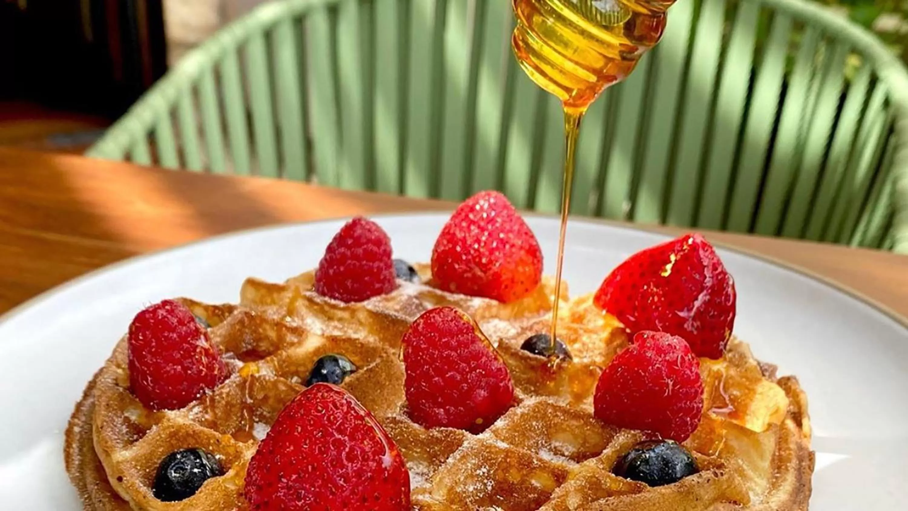 Breakfast in Wayam Mundo Imperial