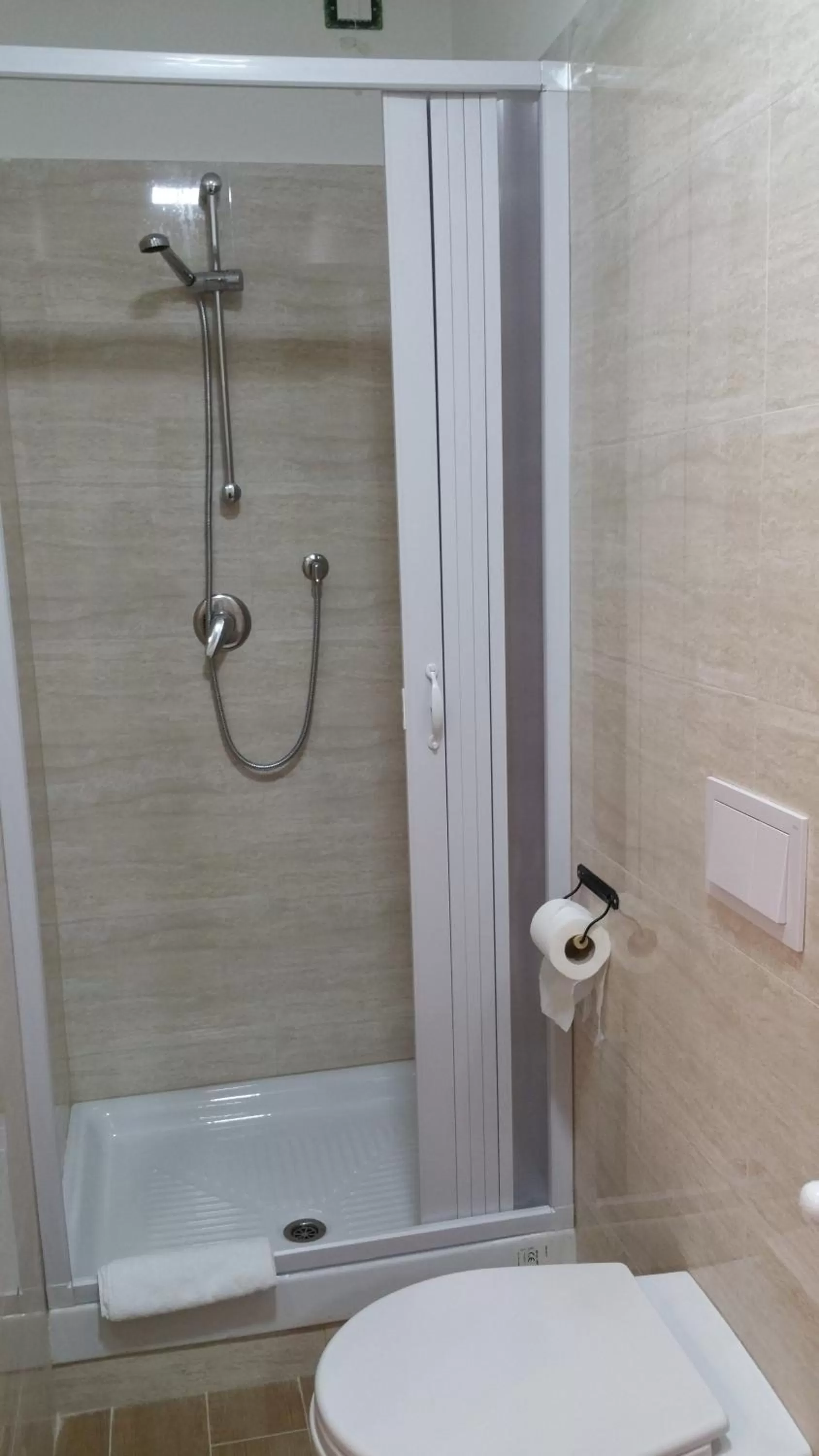 Shower in Hotel Tommaseo