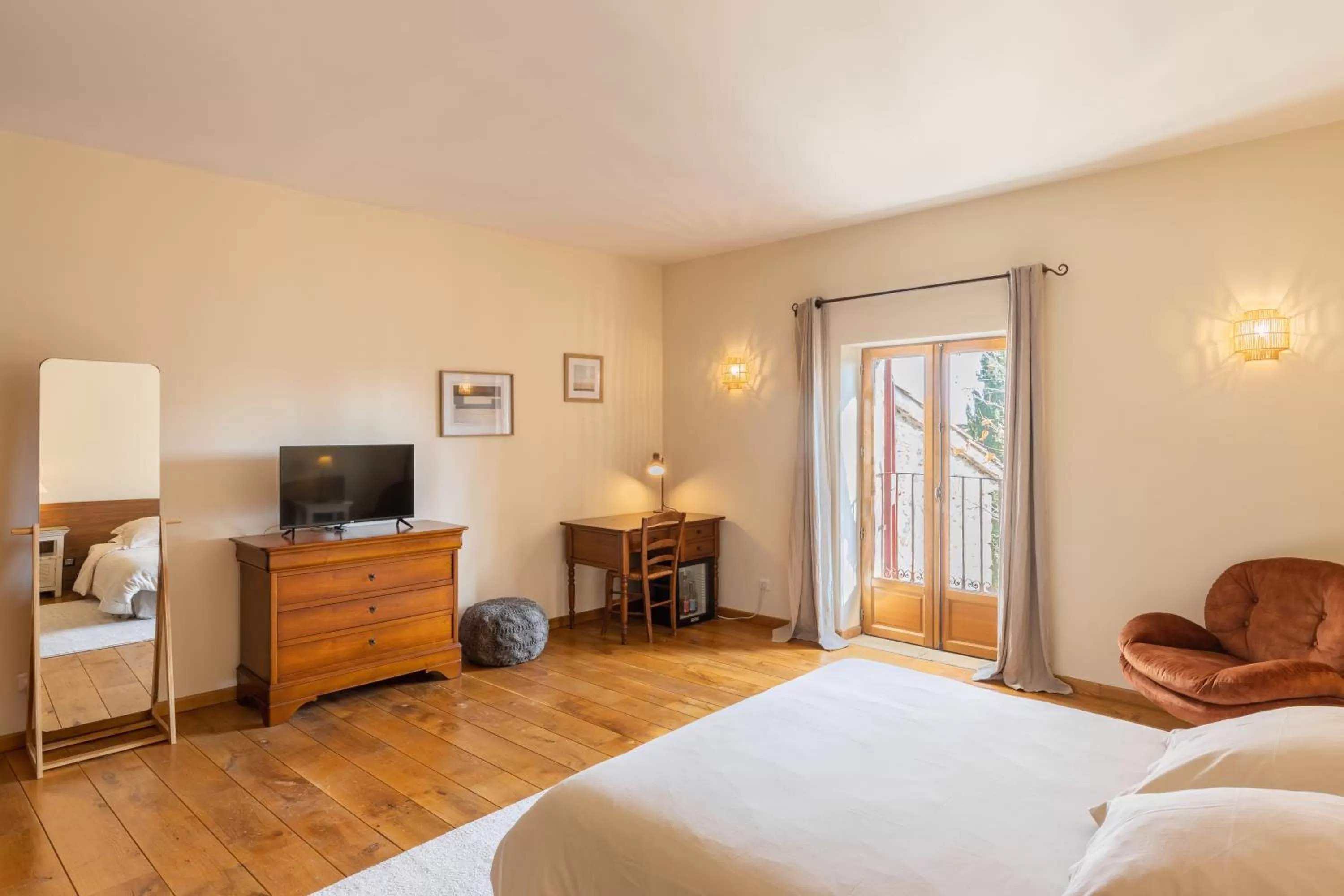 TV and multimedia, TV/Entertainment Center in WAYA à Domaine Saint Domingue