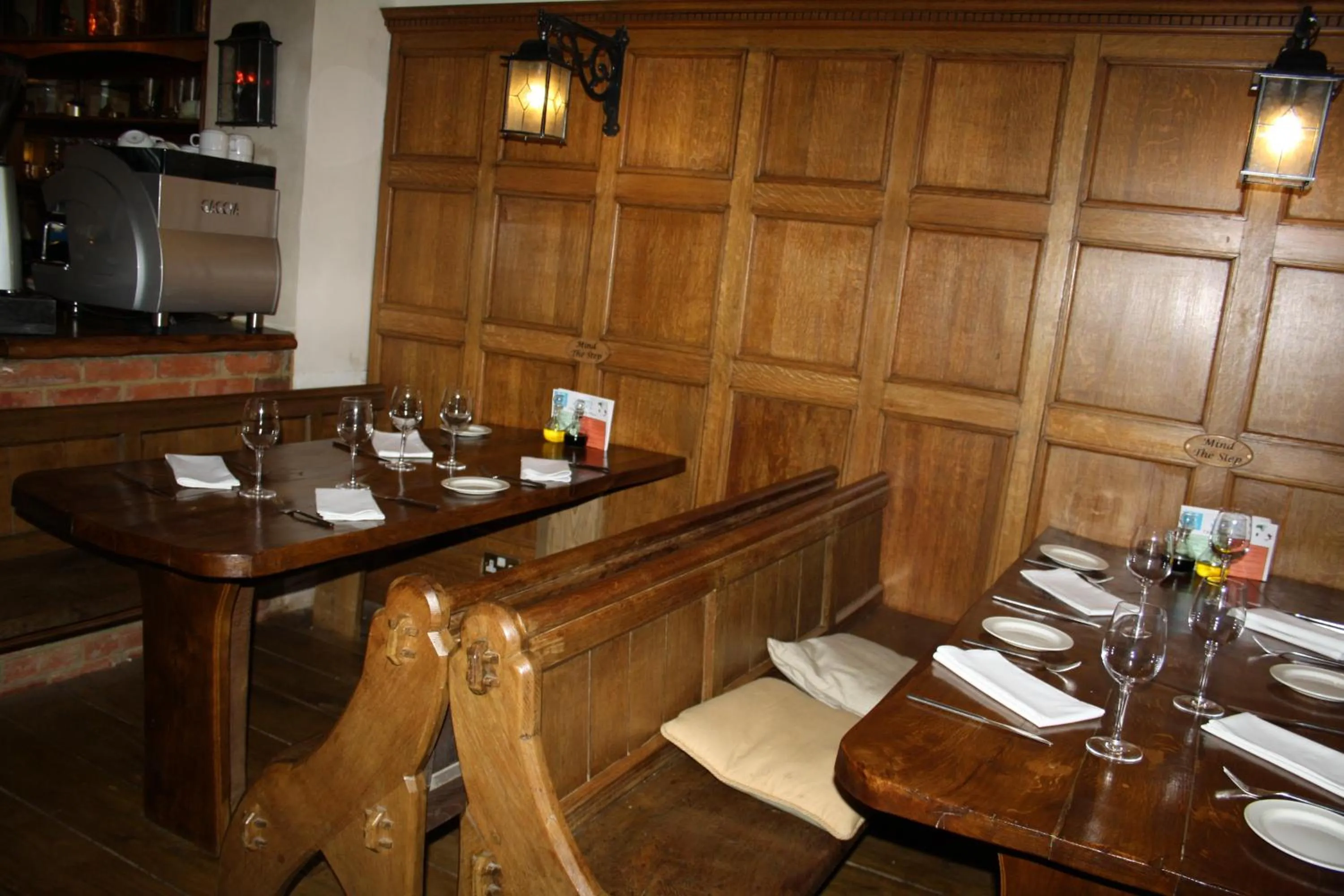 Restaurant/places to eat in Uno Thames Riverside Hotel By Uno