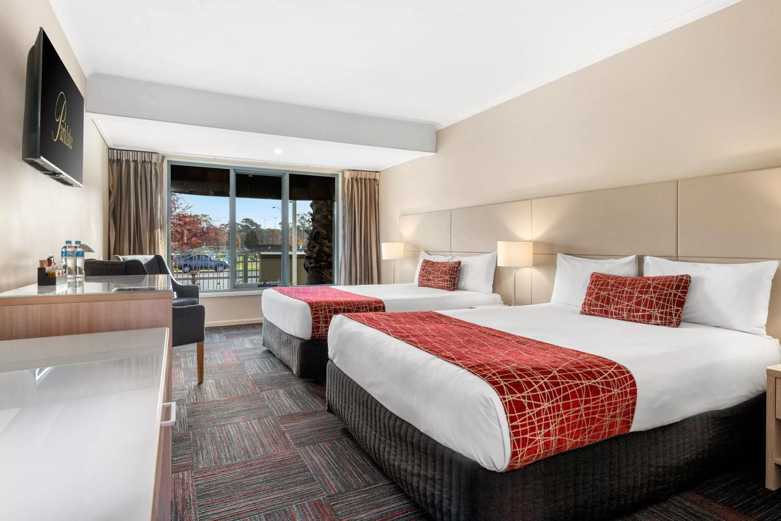 Bed in Quality Hotel Parklake Shepparton