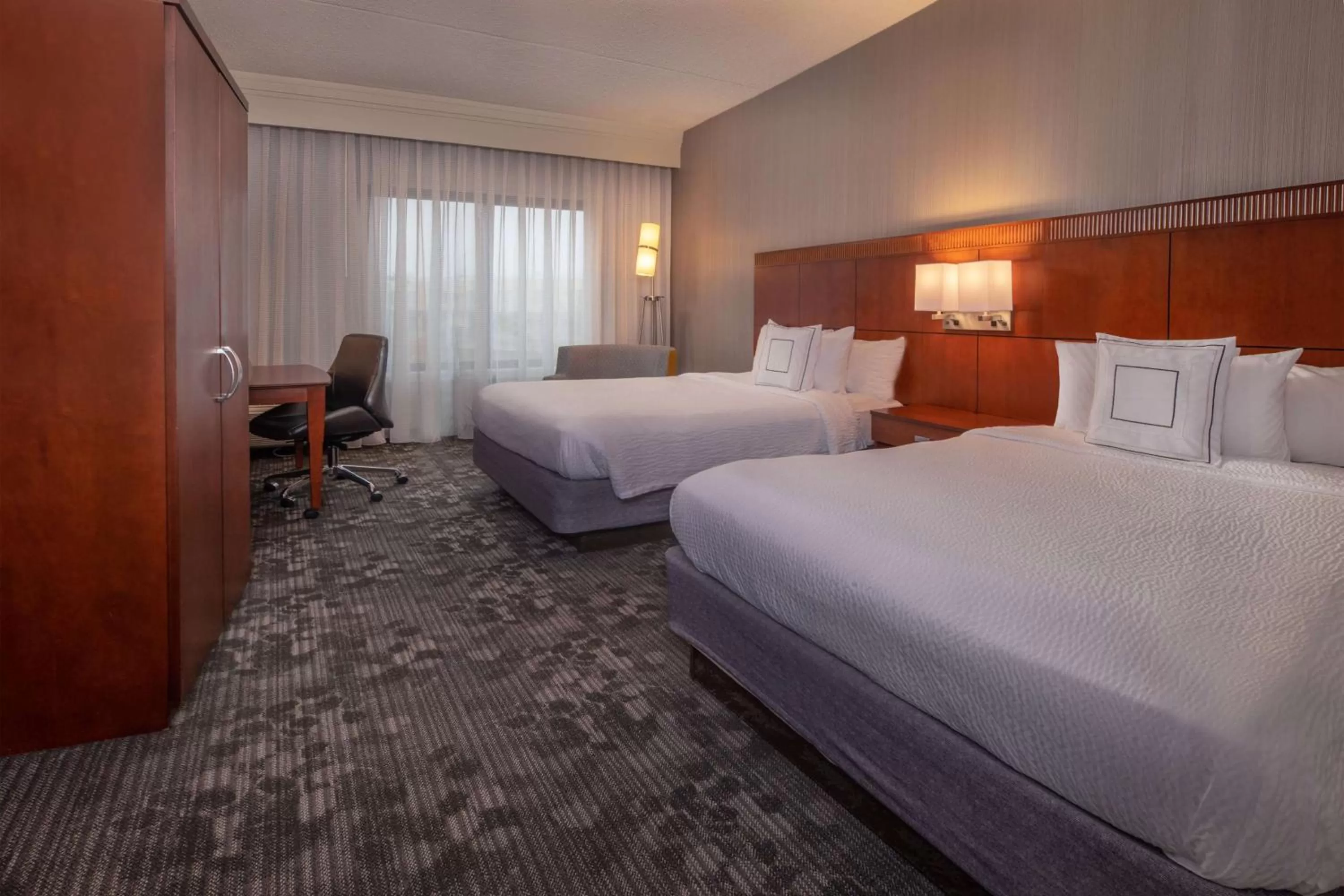 Deluxe Queen Room with Two Queen Beds with Roll-In Shower - Mobility Accessible  in Sonesta Select Newark Christiana Mall