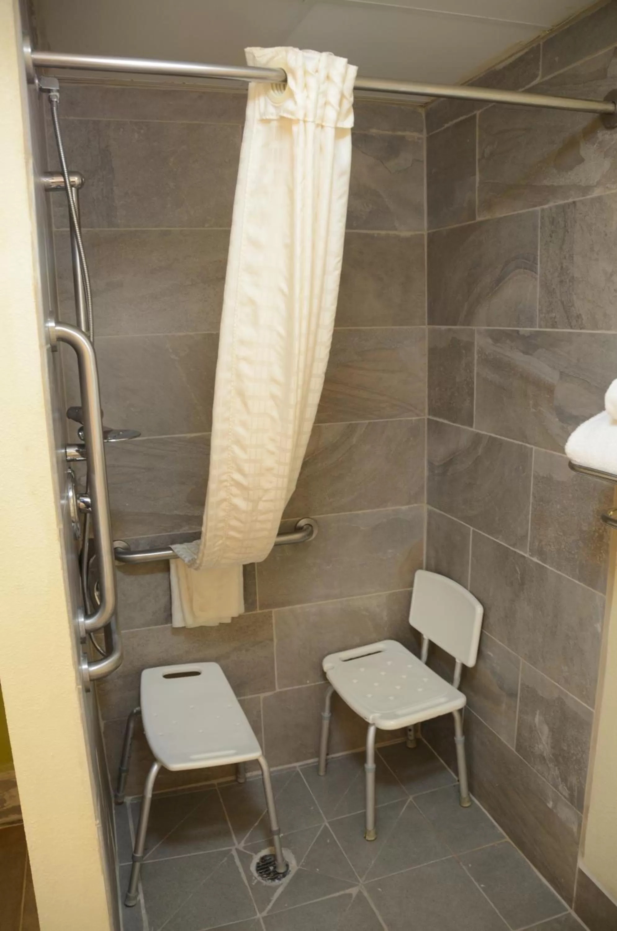 AmericInn by Wyndham West Burlington