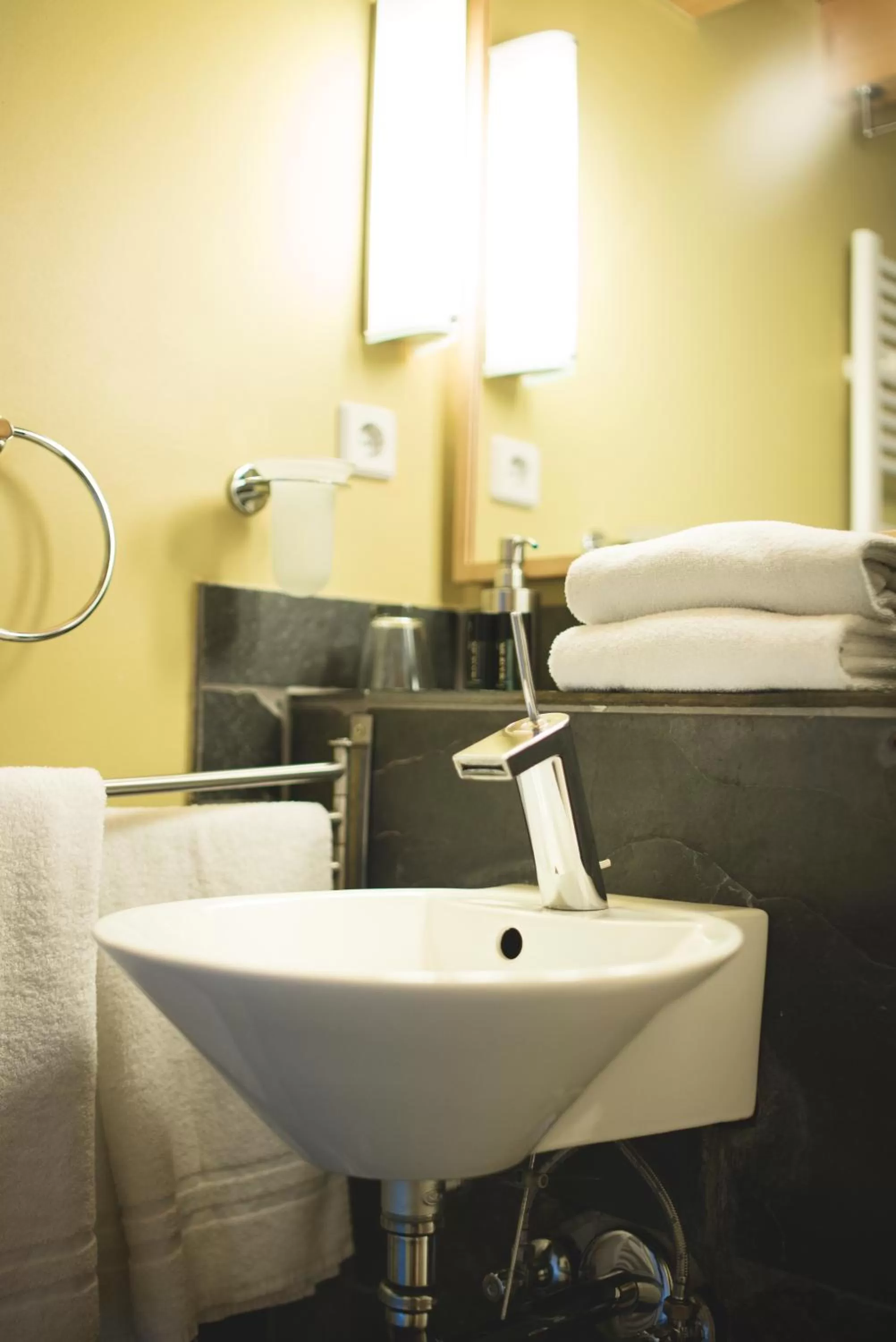 Bathroom, Bed in Hotel Alter Hafenspeicher