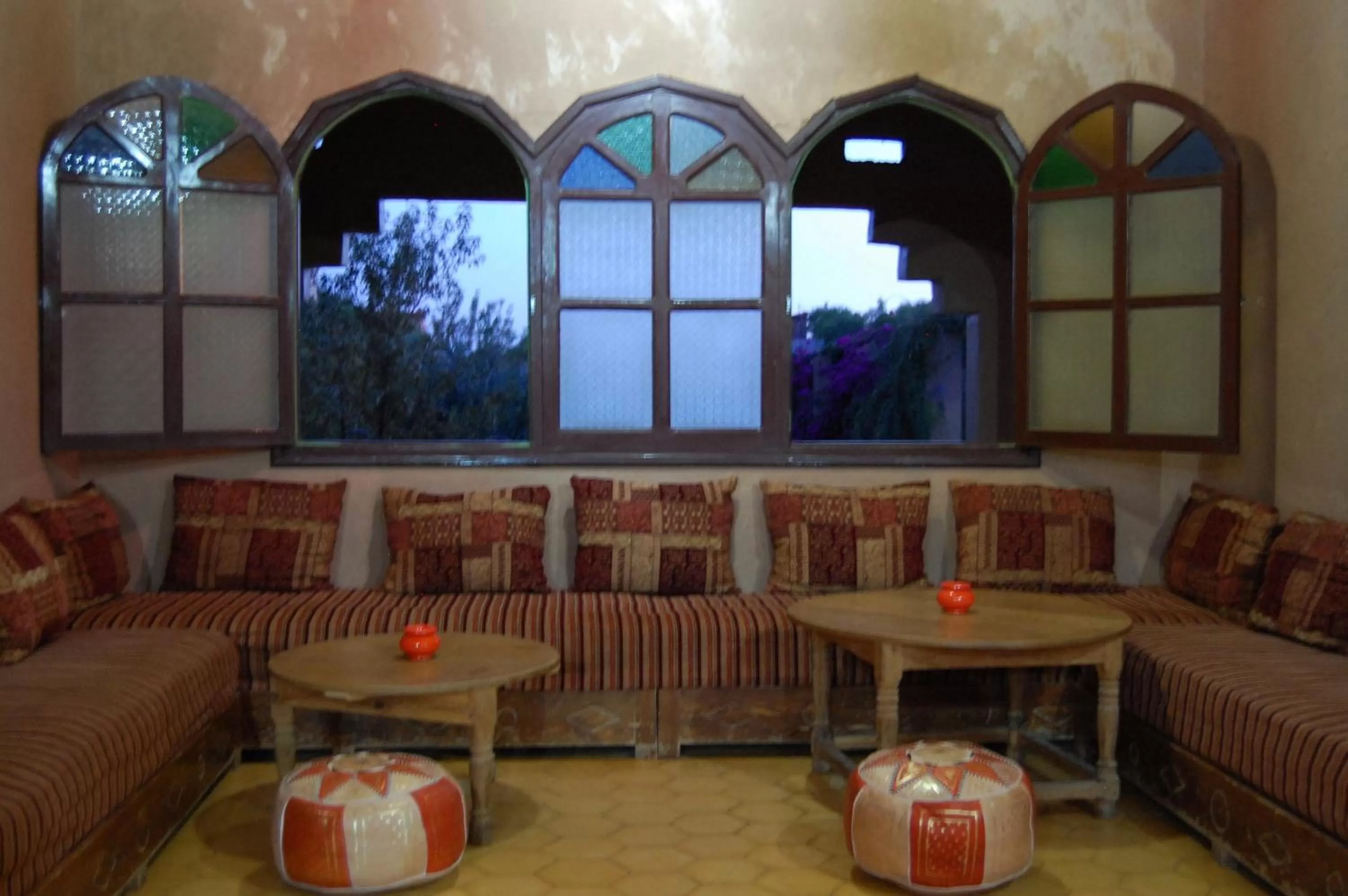 Communal lounge/ TV room in Auberge Tinit