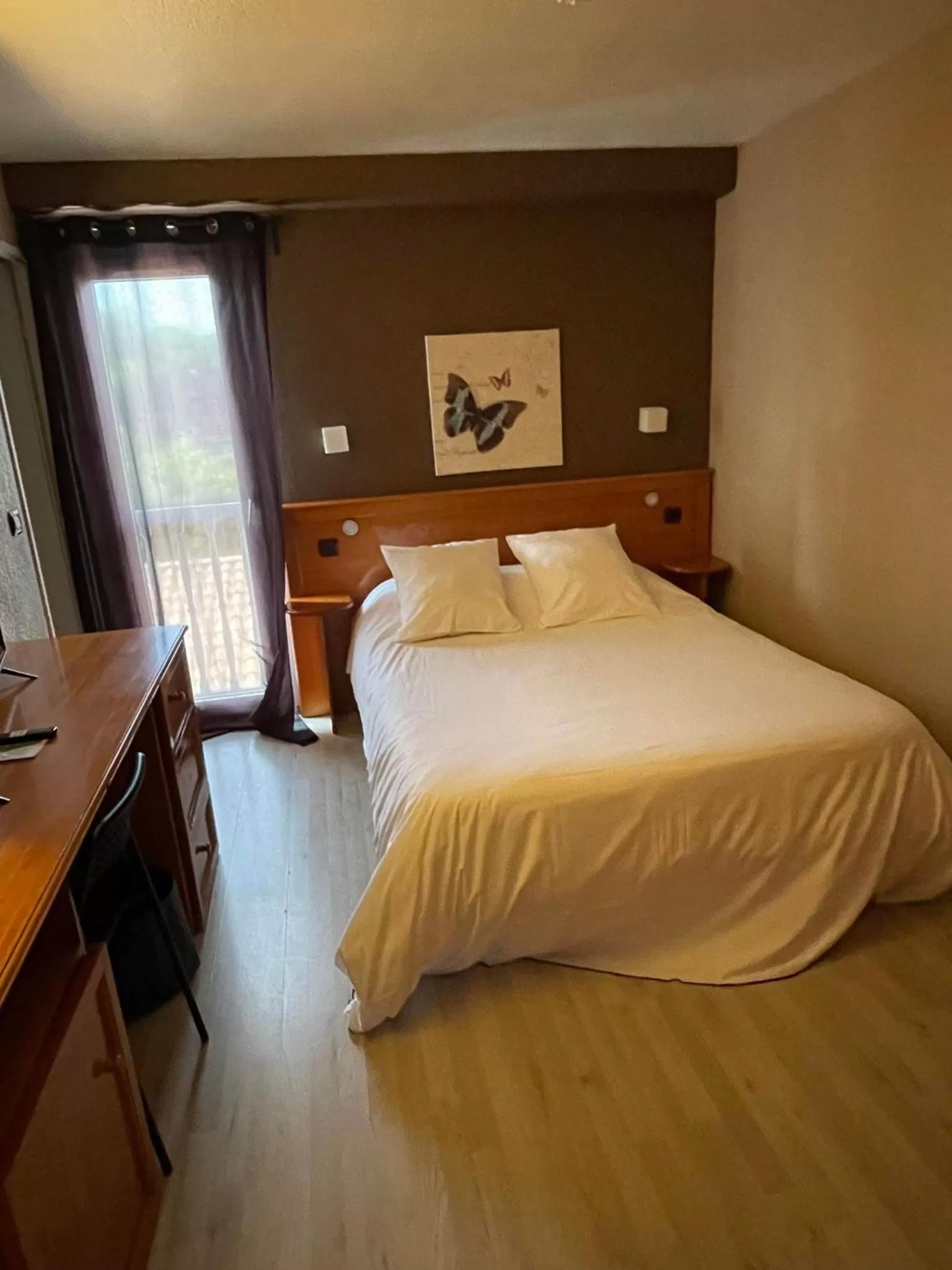 Bed in Hotel & Restaurant Le Mejean - Parc des Expositions