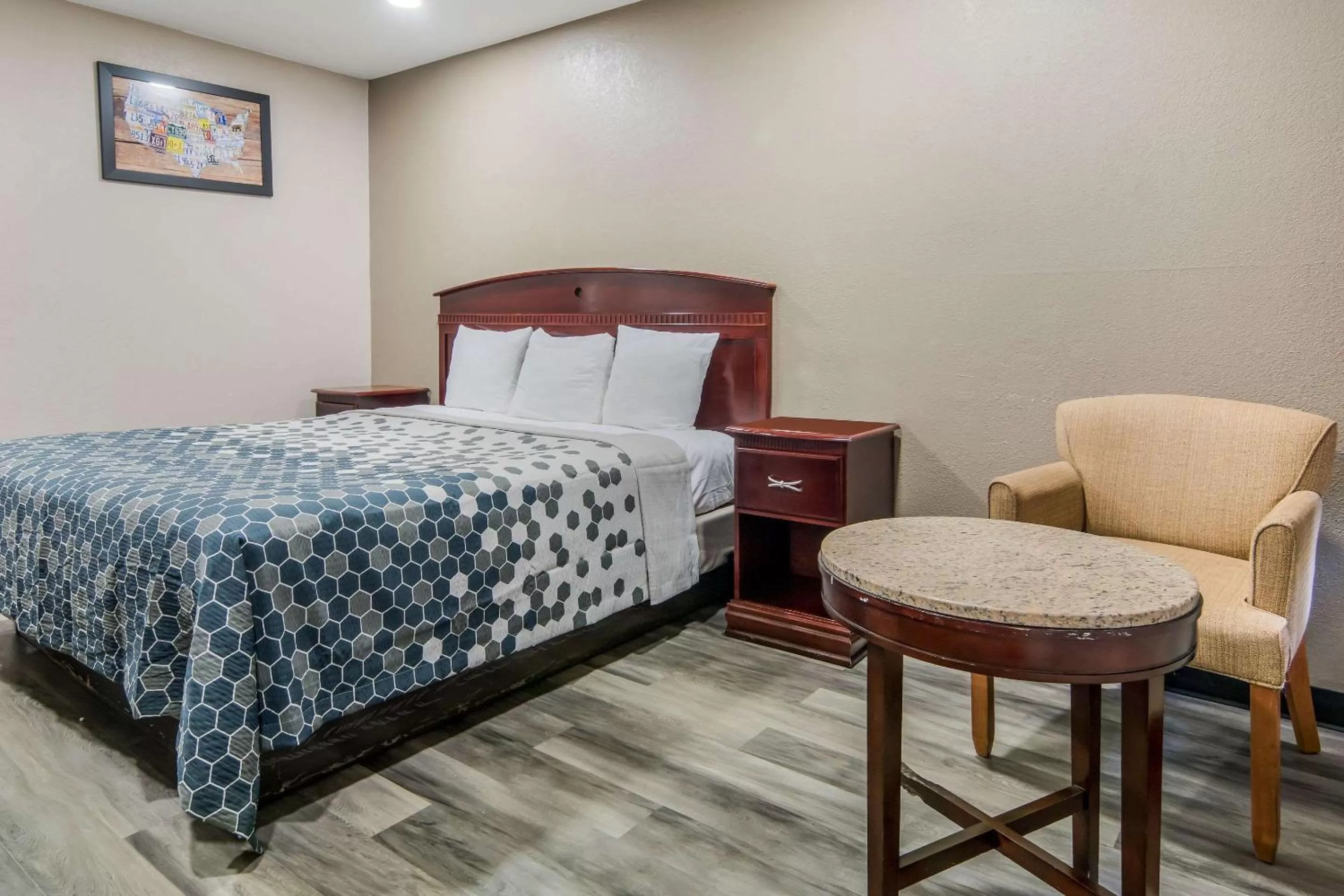 Bedroom, Bed in Econo Lodge Waco North I-35