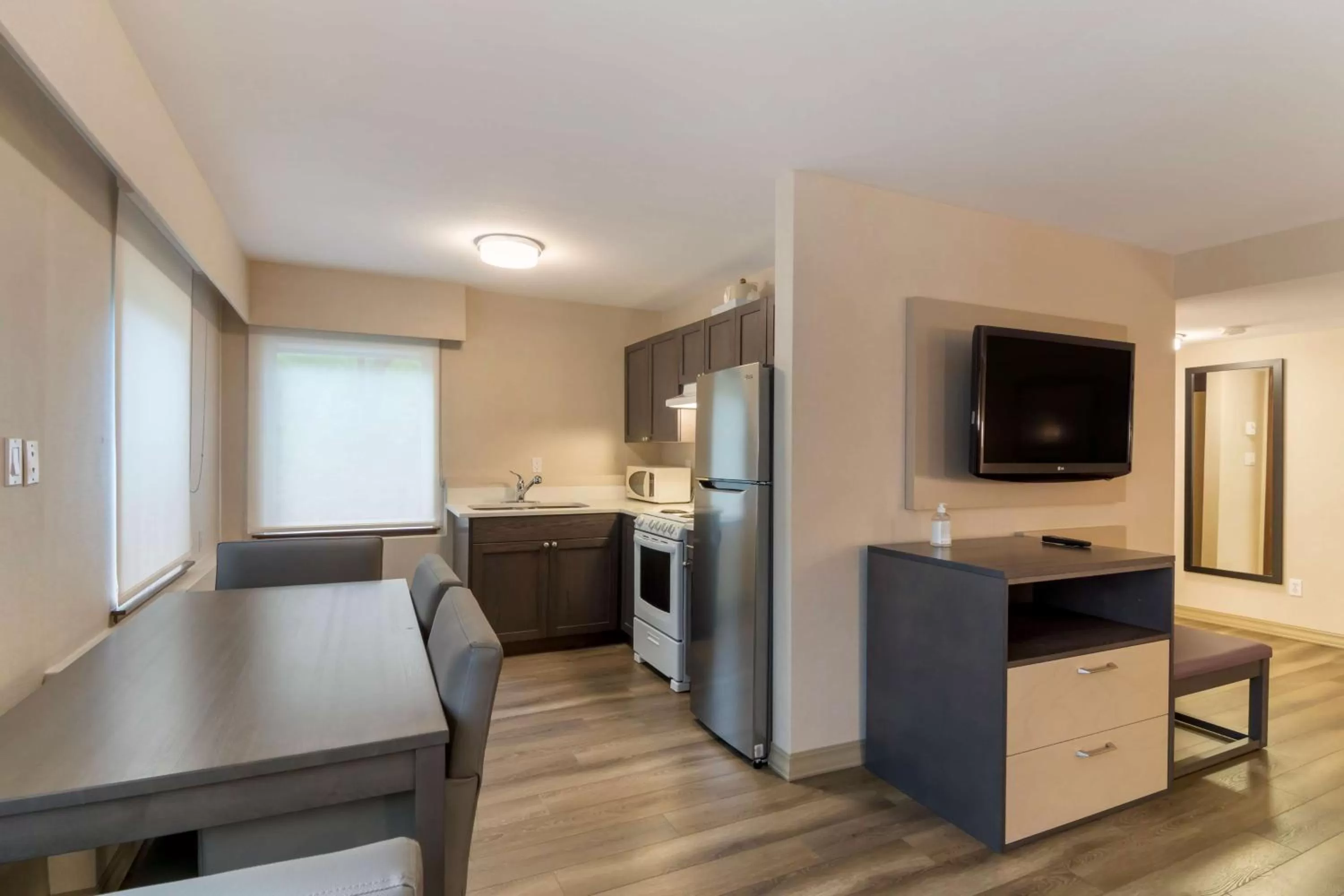 Bedroom in Best Western Premier Aberdeen Kamloops