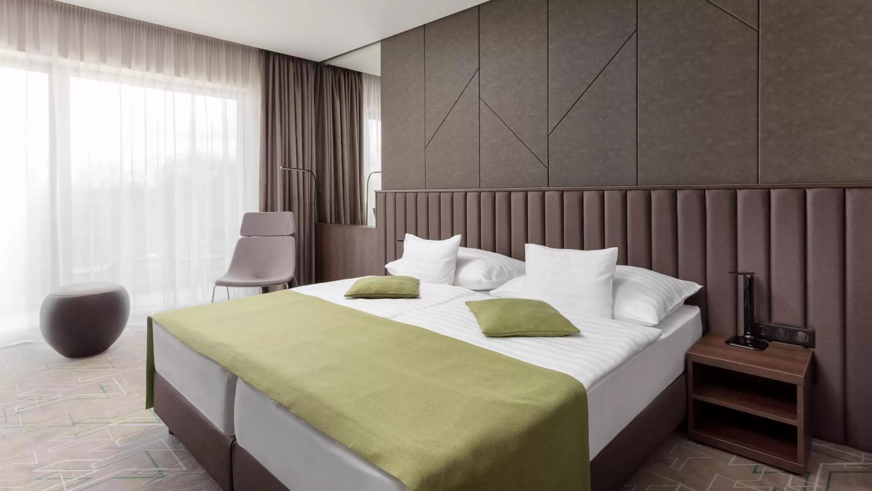 Bedroom, Bed in Hunguest Hotel Sóstó