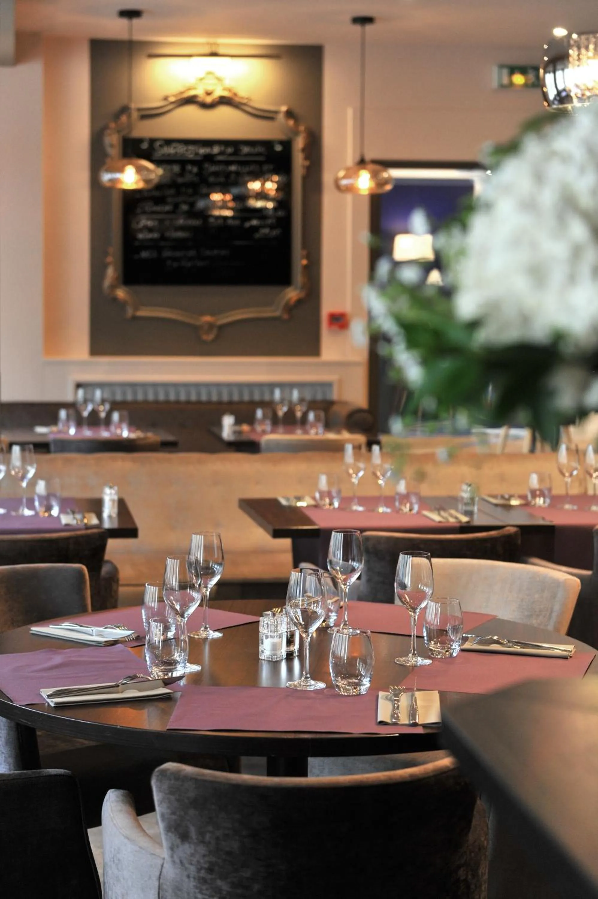 Restaurant/places to eat in Mercure Paris Saint Cloud Hippodrome