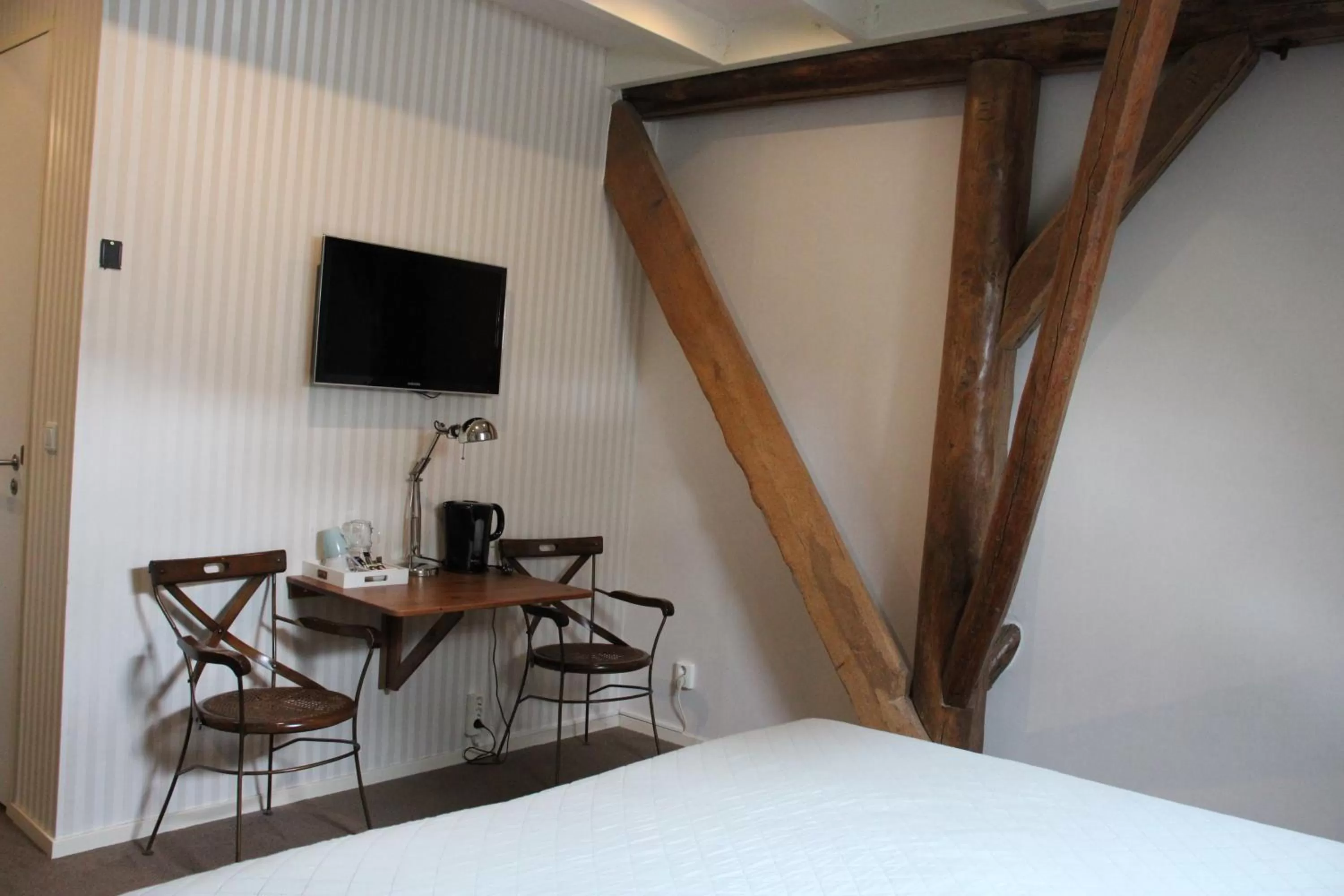 TV/Entertainment Center in Hotel B&B Hoeve de Vredenhof