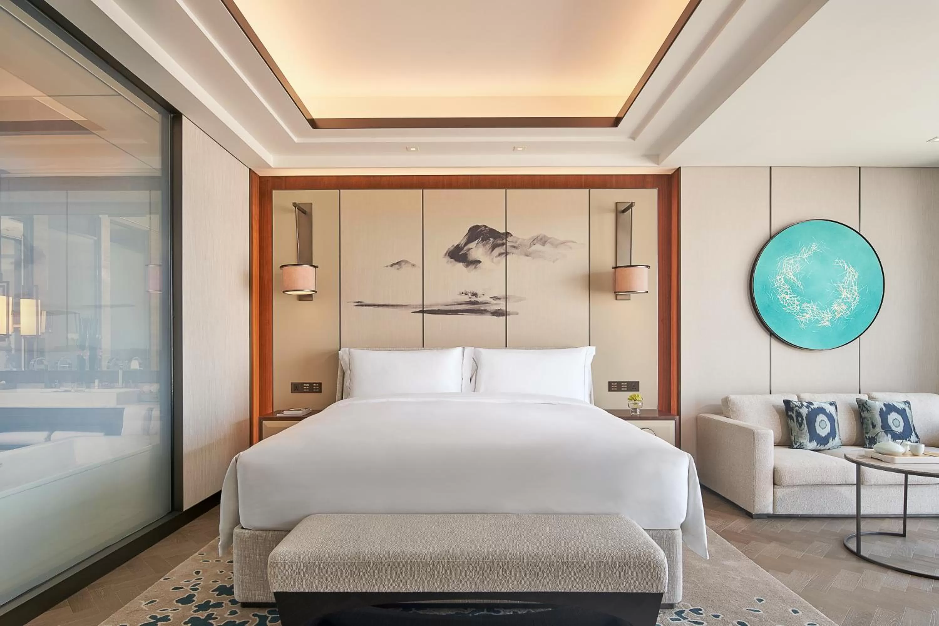 Living room, Bed in Raffles Shenzhen, Situated in the heart of One Shenzhen Bay, Book Now to Enjoy Free Minibar and Happy Hour Privileges at Long Bar on 71F