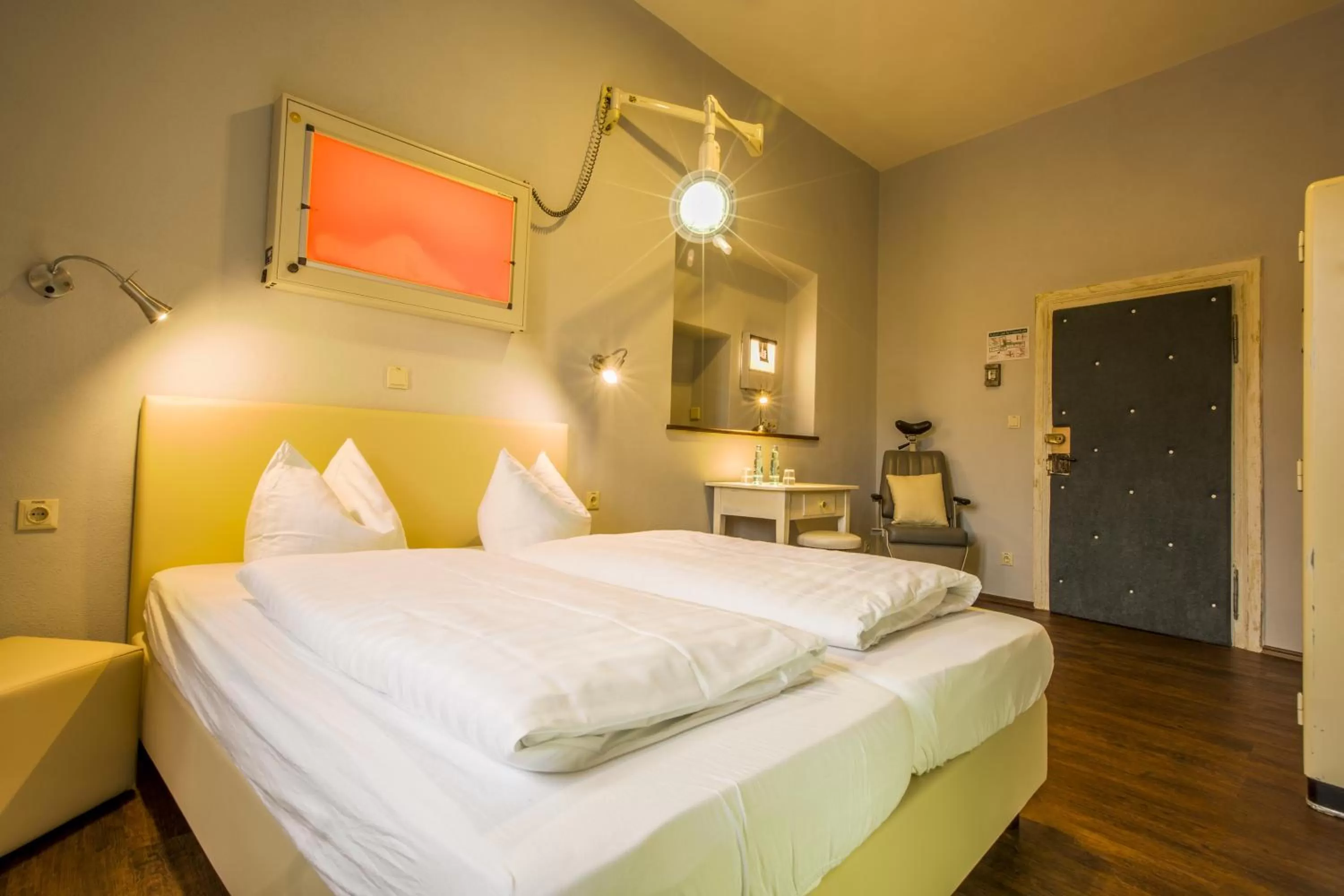 Photo of the whole room, Bed in Knast-Hotel Fronfeste