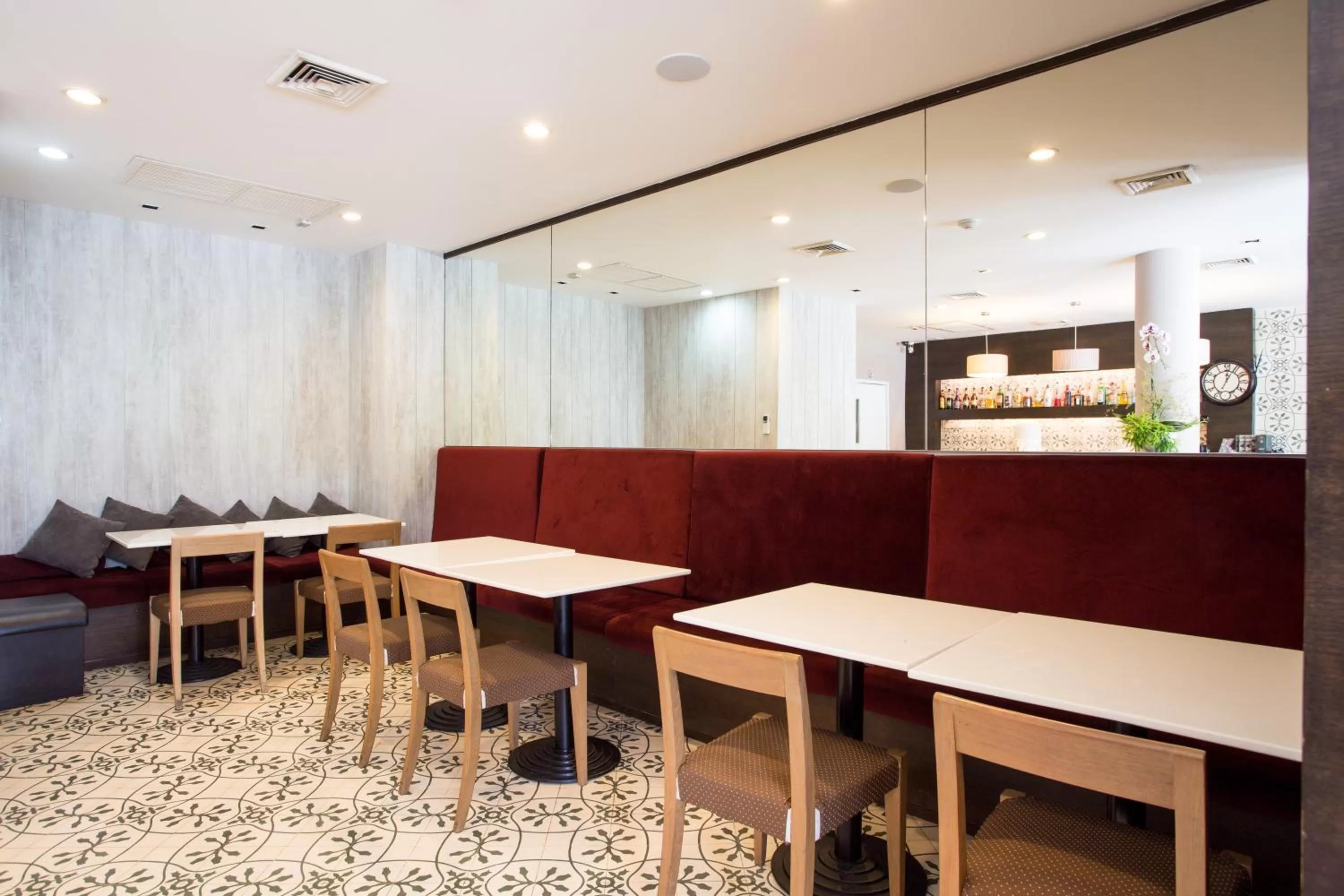 Restaurant/places to eat in Aphrodite Inn Bangkok