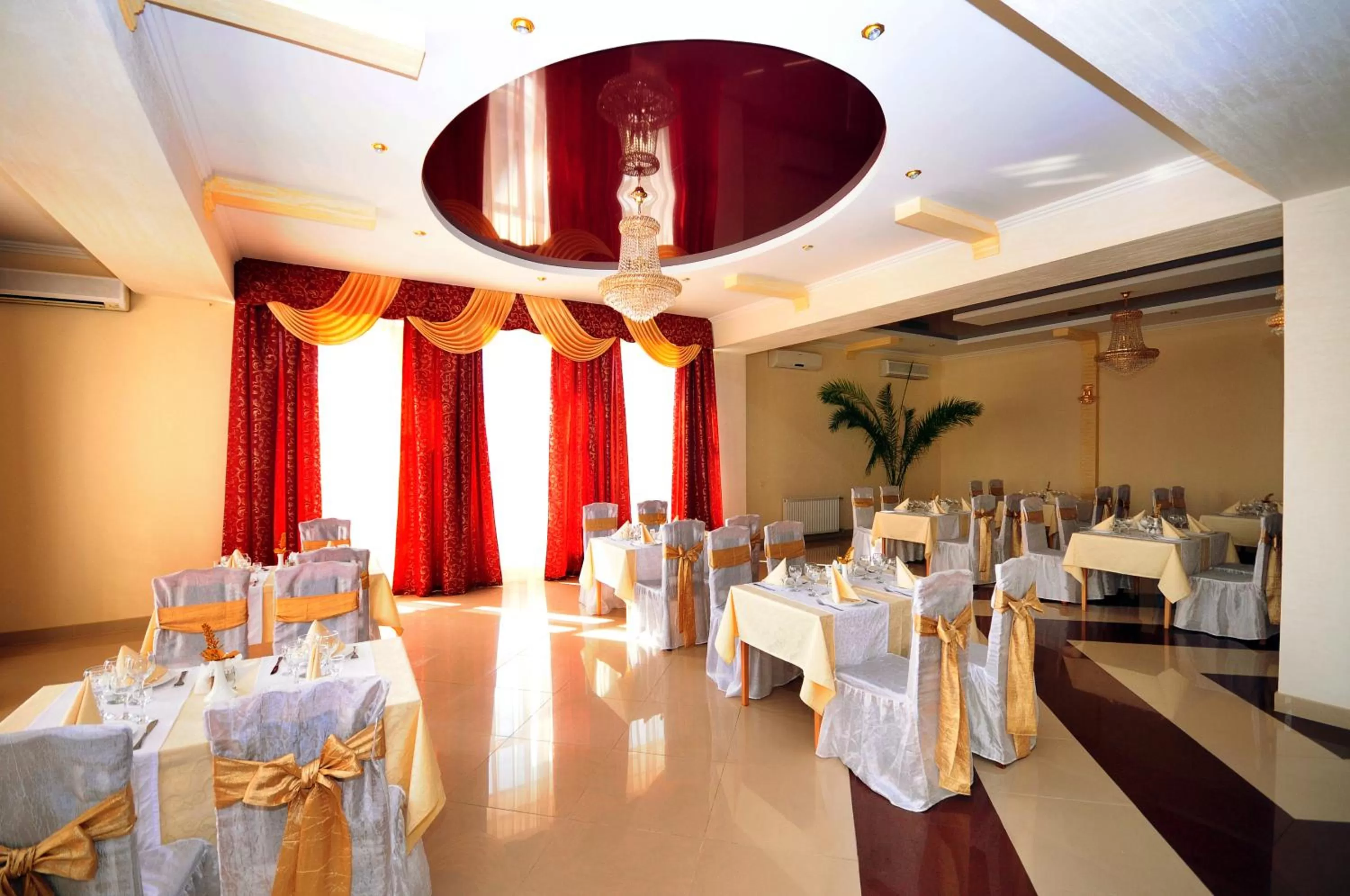 Restaurant/places to eat in Chervona Gora