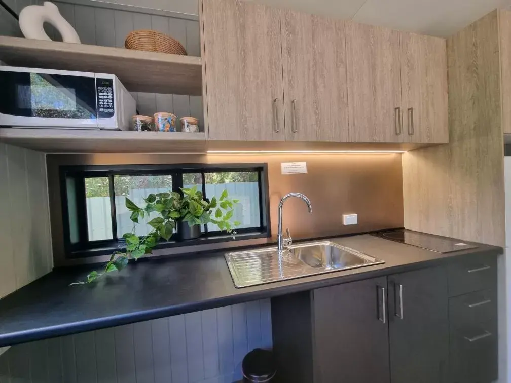 Kitchen/Kitchenette in Esk Mountain View Lodge Kitchen/Kitchenette in Esk Mountain View Lodge