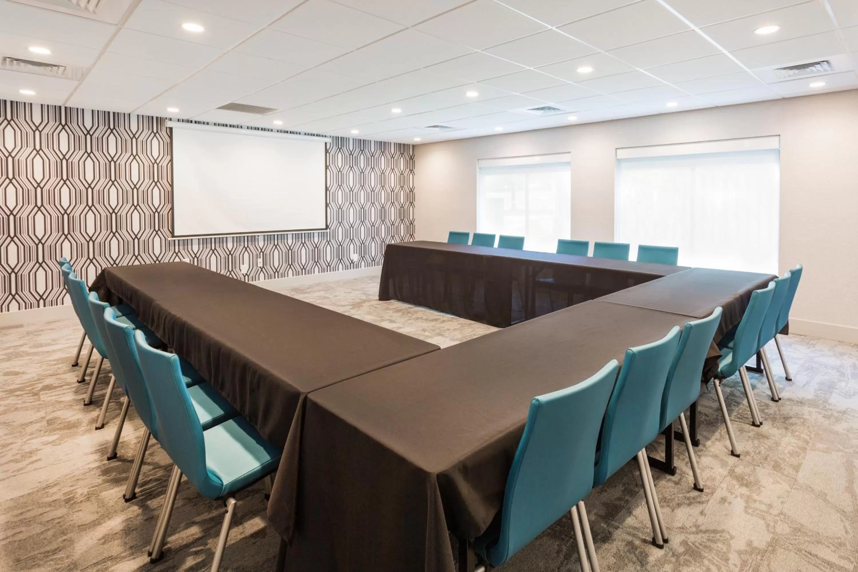 Meeting/conference room in Holiday Inn Express - Lorton by IHG