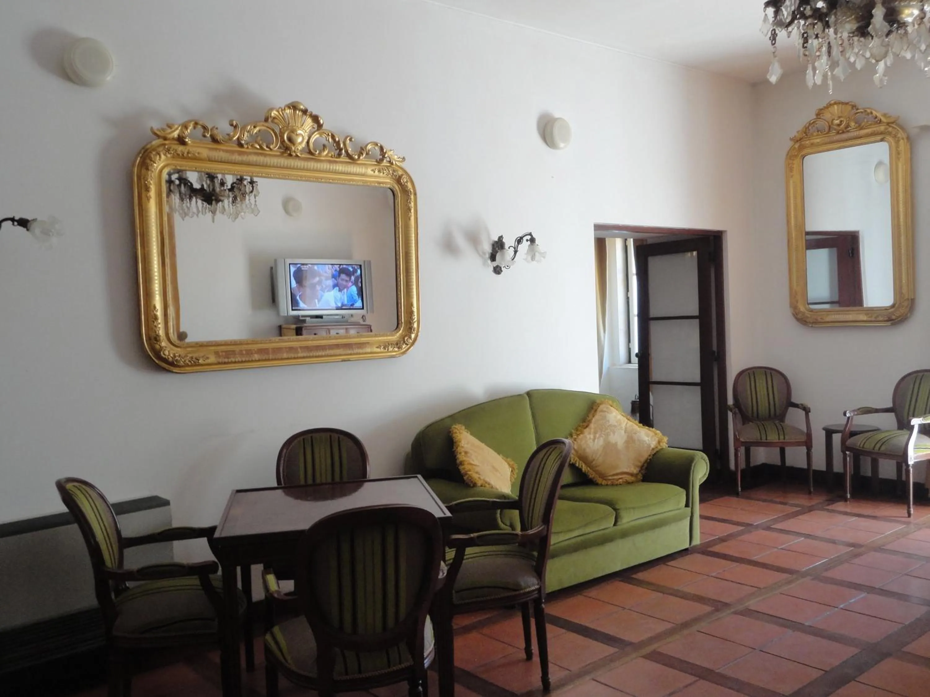 Communal lounge/ TV room in Hotel Rural Quinta de Santo Antonio