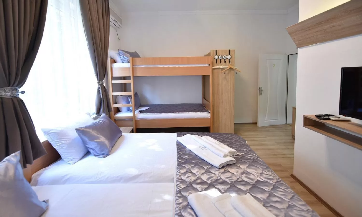 Bunk Bed in Villa Nina Hotel & Lounge bar