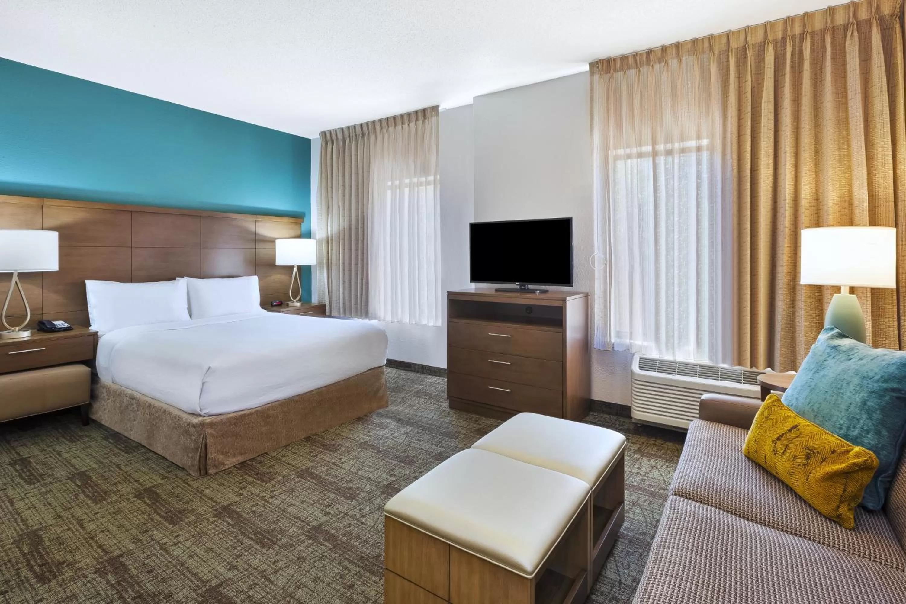 Photo of the whole room, Bed in Staybridge Suites Columbia-Highway 63 & I-70 by IHG
